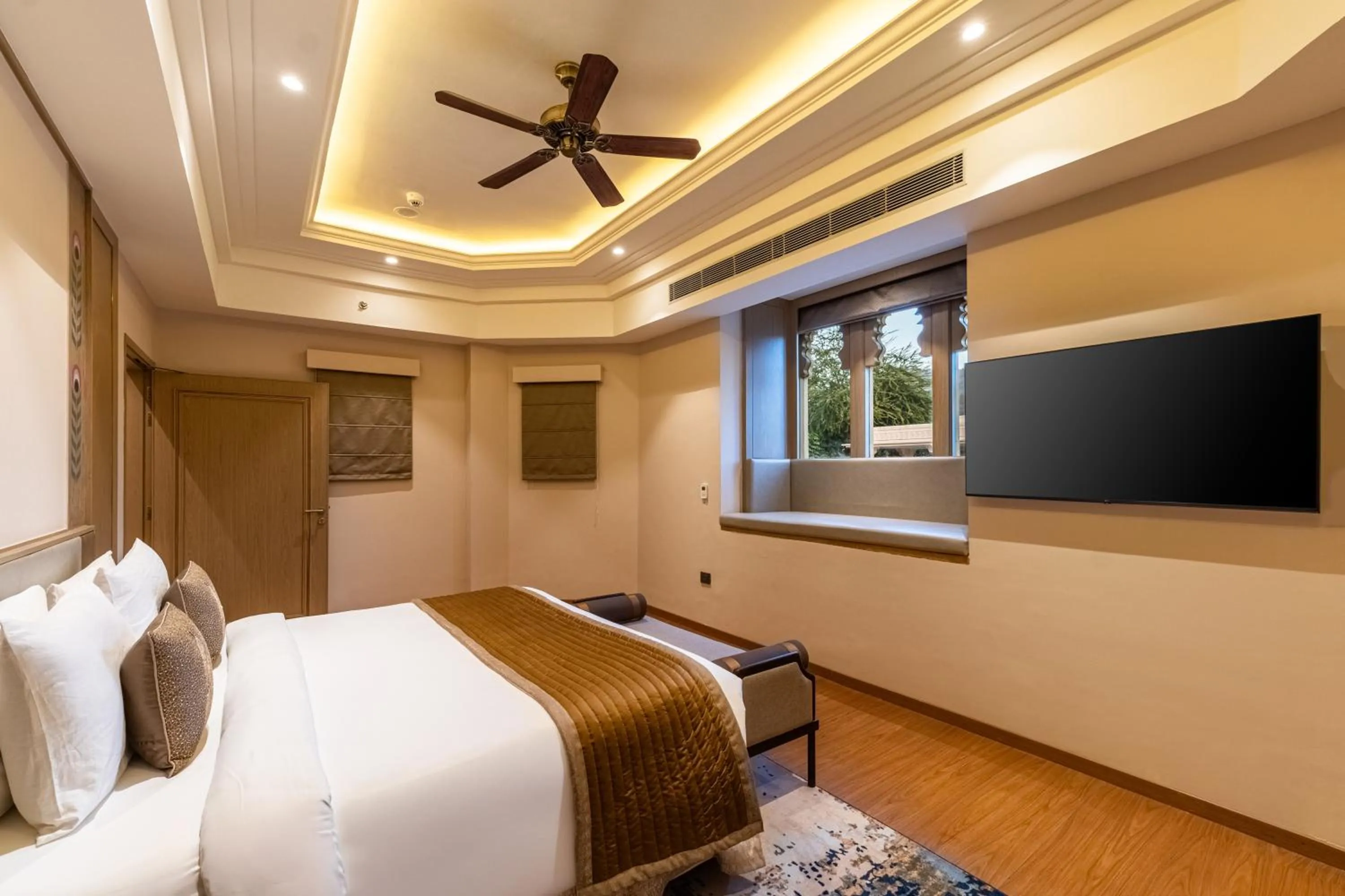 Bedroom, Bed in Wyndham Grand Udaipur Fateh Sagar Lake - Pure Vegetarian Resort