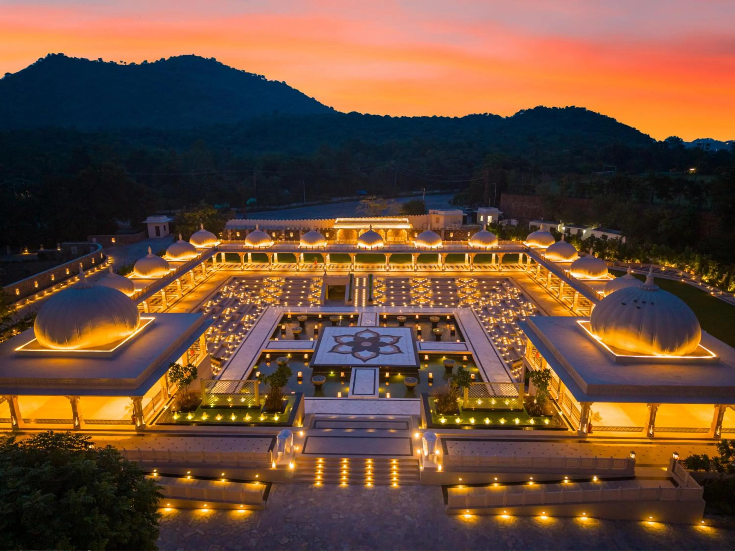Sunset in Wyndham Grand Udaipur Fateh Sagar Lake - Pure Vegetarian Resort