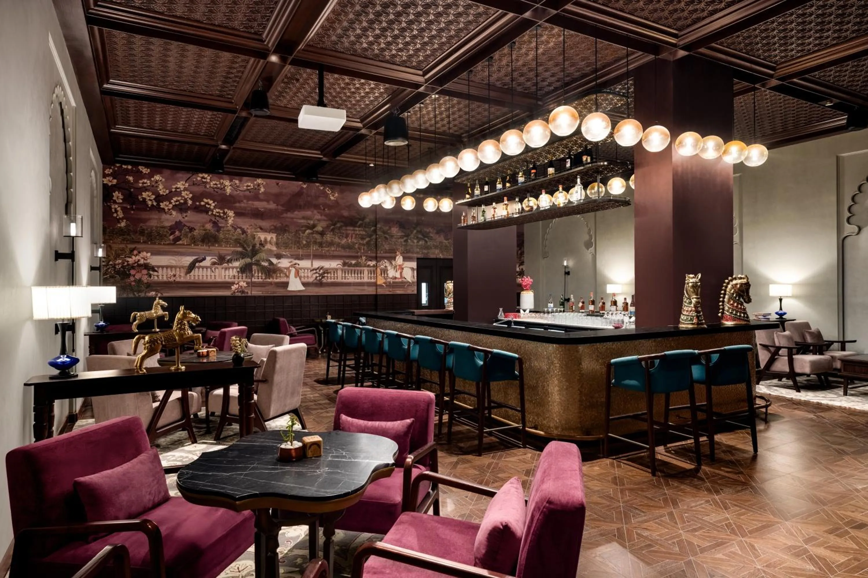 Lounge or bar in Wyndham Grand Udaipur Fateh Sagar Lake - Pure Vegetarian Resort