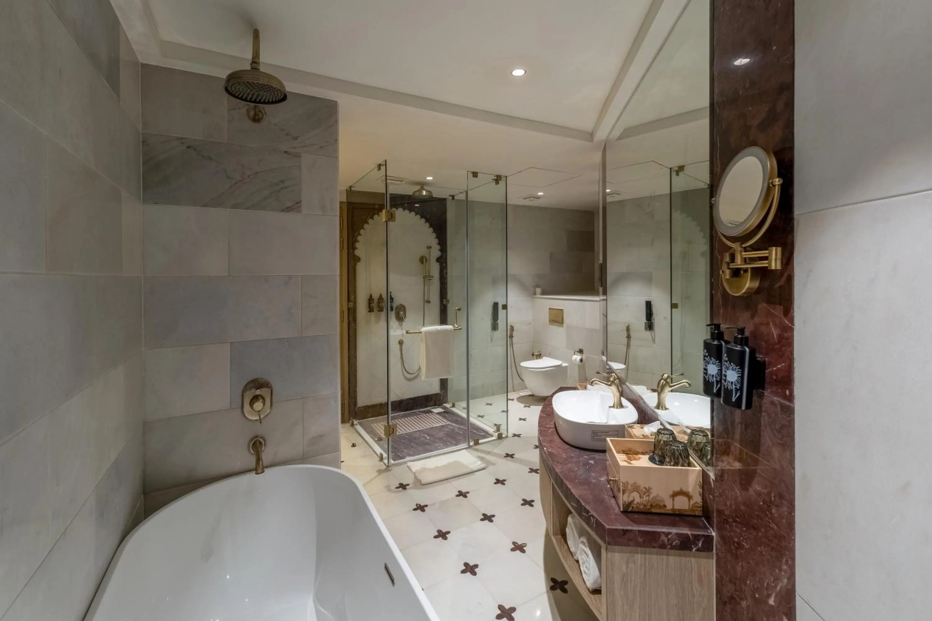 Shower in Wyndham Grand Udaipur Fateh Sagar Lake - Pure Vegetarian Resort