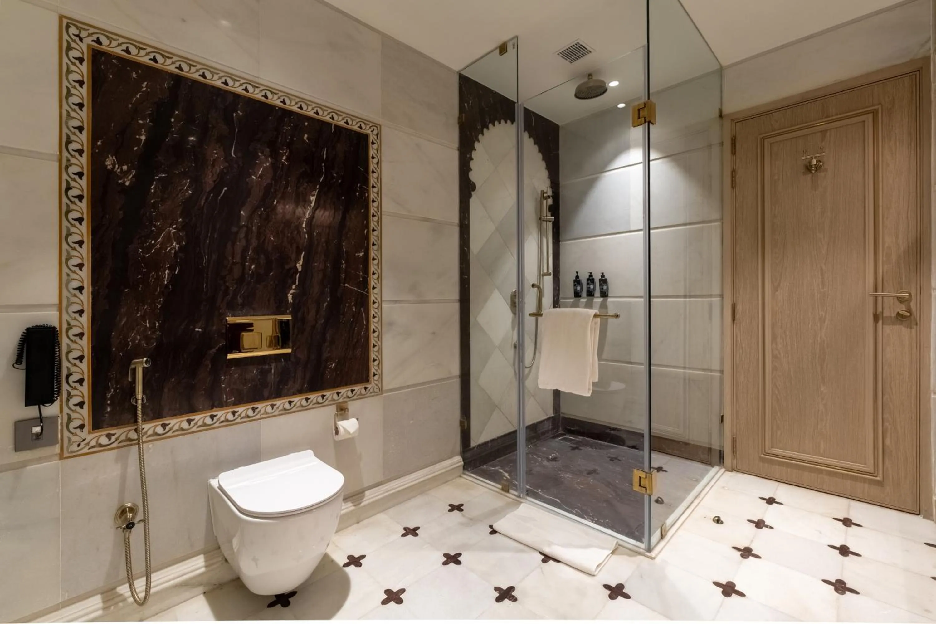 Shower in Wyndham Grand Udaipur Fateh Sagar Lake - Pure Vegetarian Resort