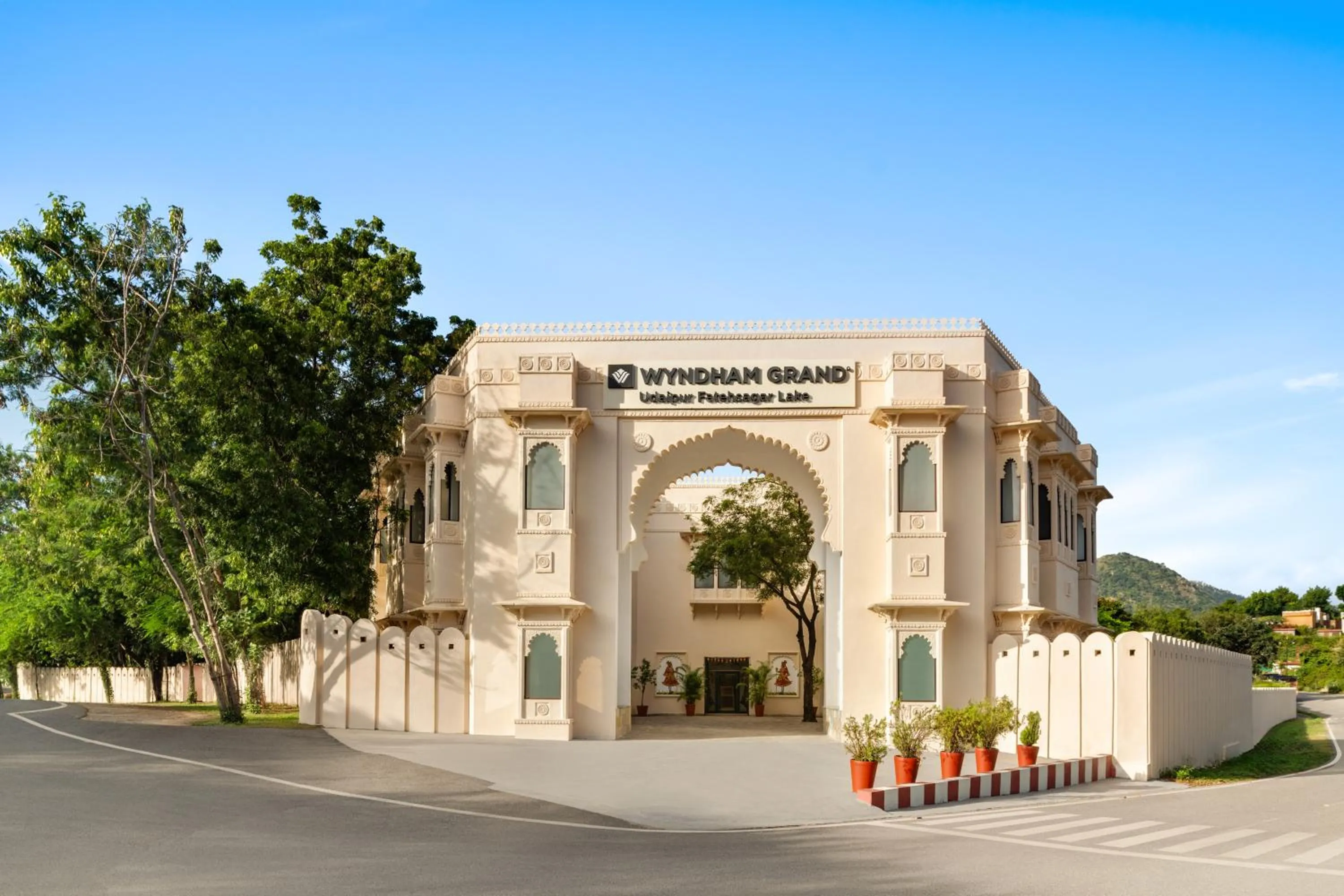 Facade/entrance in Wyndham Grand Udaipur Fateh Sagar Lake - Pure Vegetarian Resort