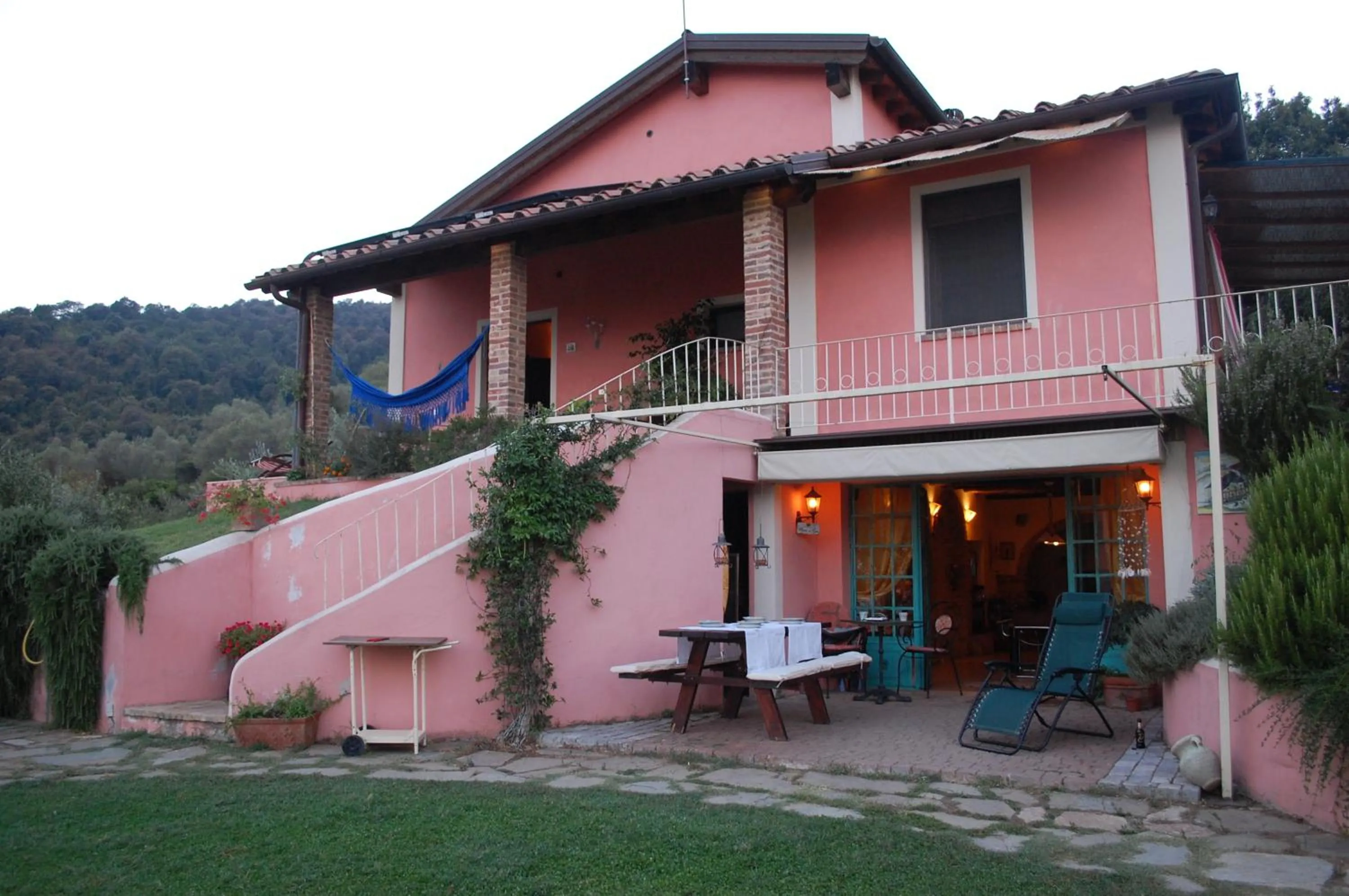 Facade/entrance in Il Pino