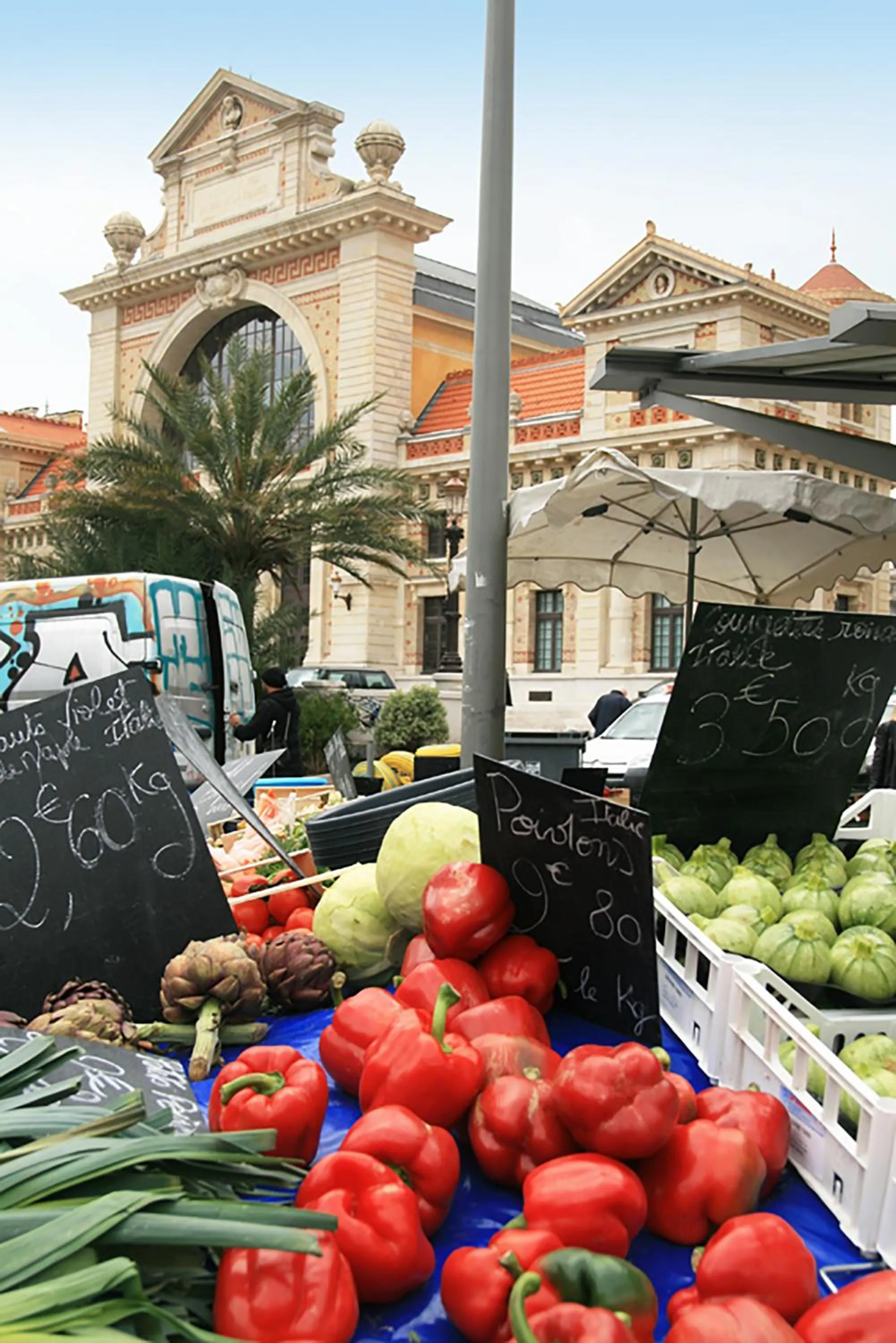 Neighbourhood in Hôtel & Appartements Monsigny