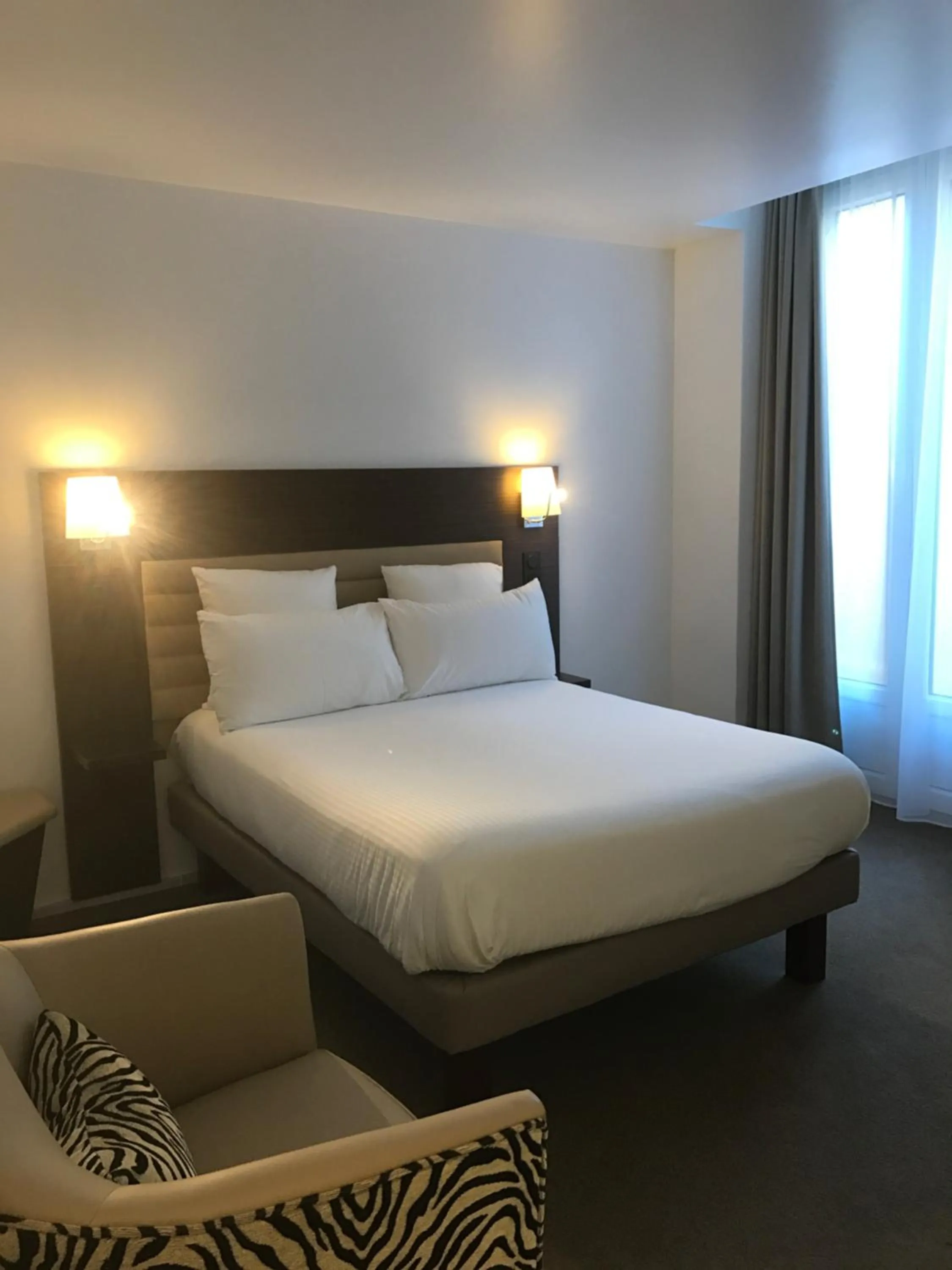 Bed in Hôtel & Appartements Monsigny