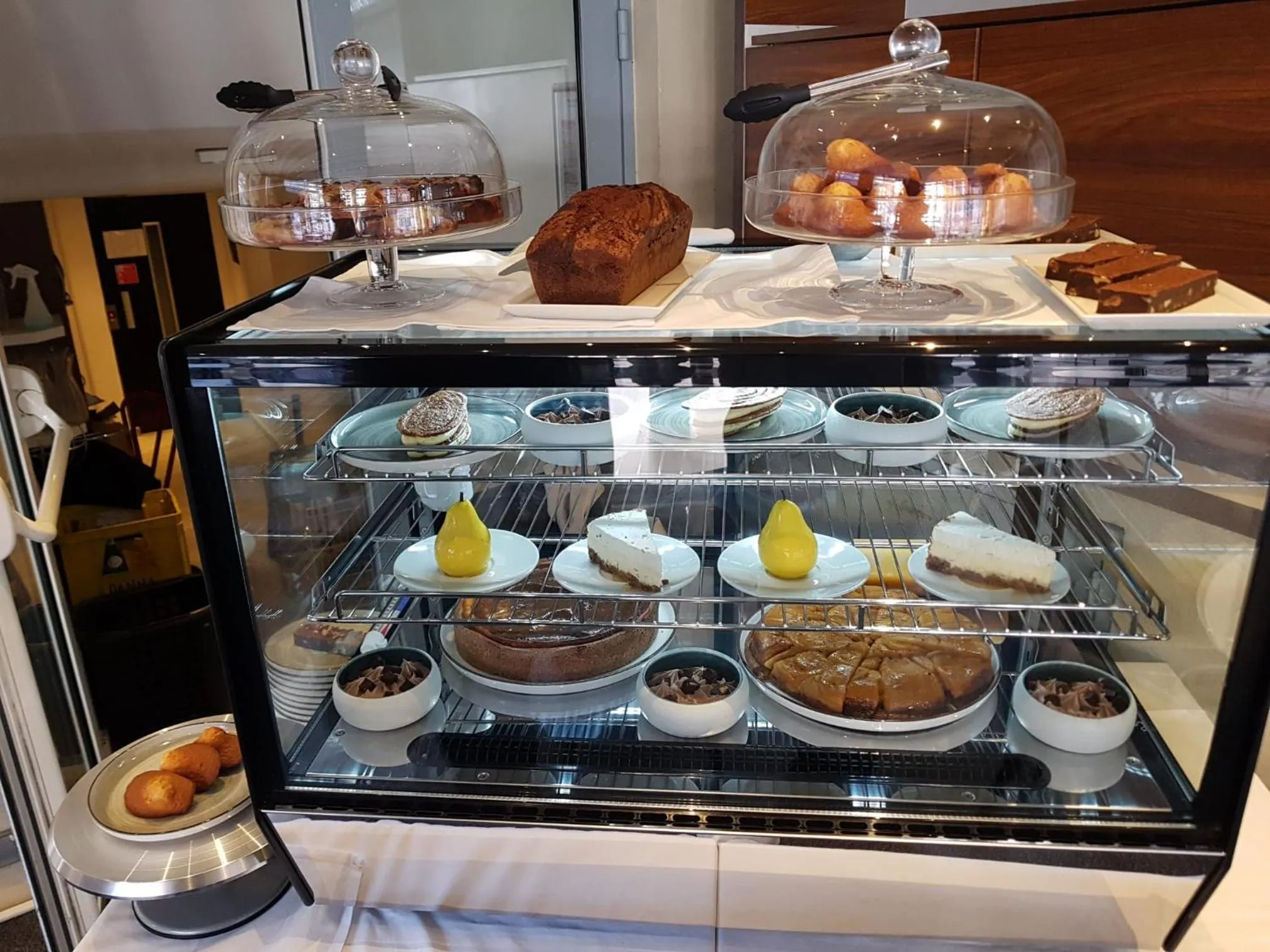 Restaurant/places to eat in Hôtel & Appartements Monsigny