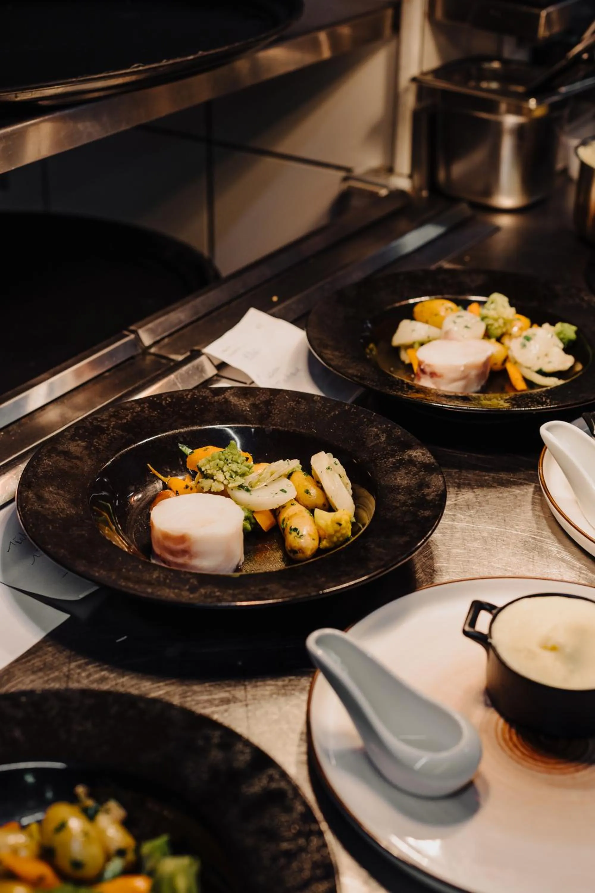 Restaurant/places to eat in Hôtel & Appartements Monsigny