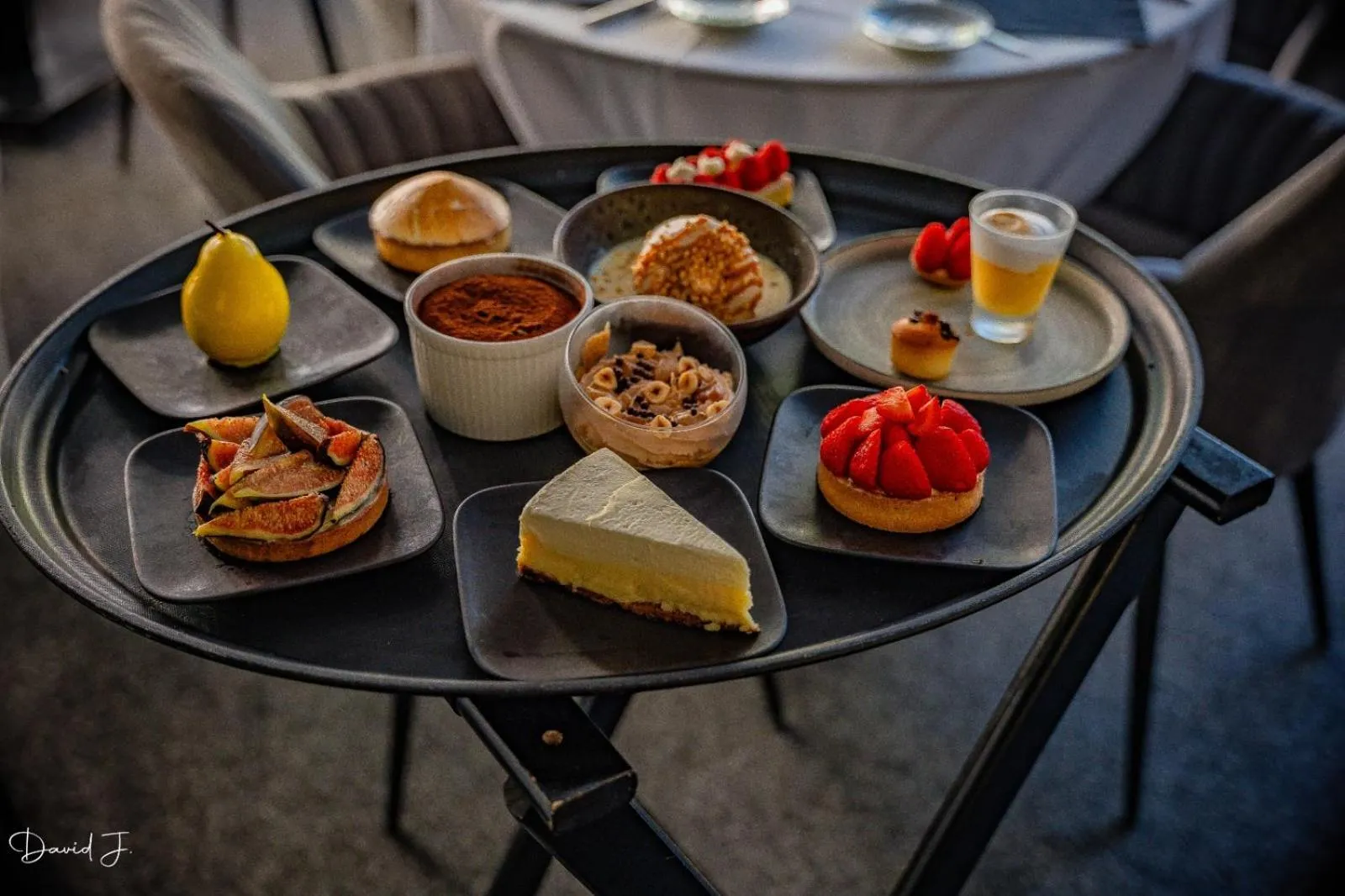 Restaurant/places to eat in Hôtel & Appartements Monsigny