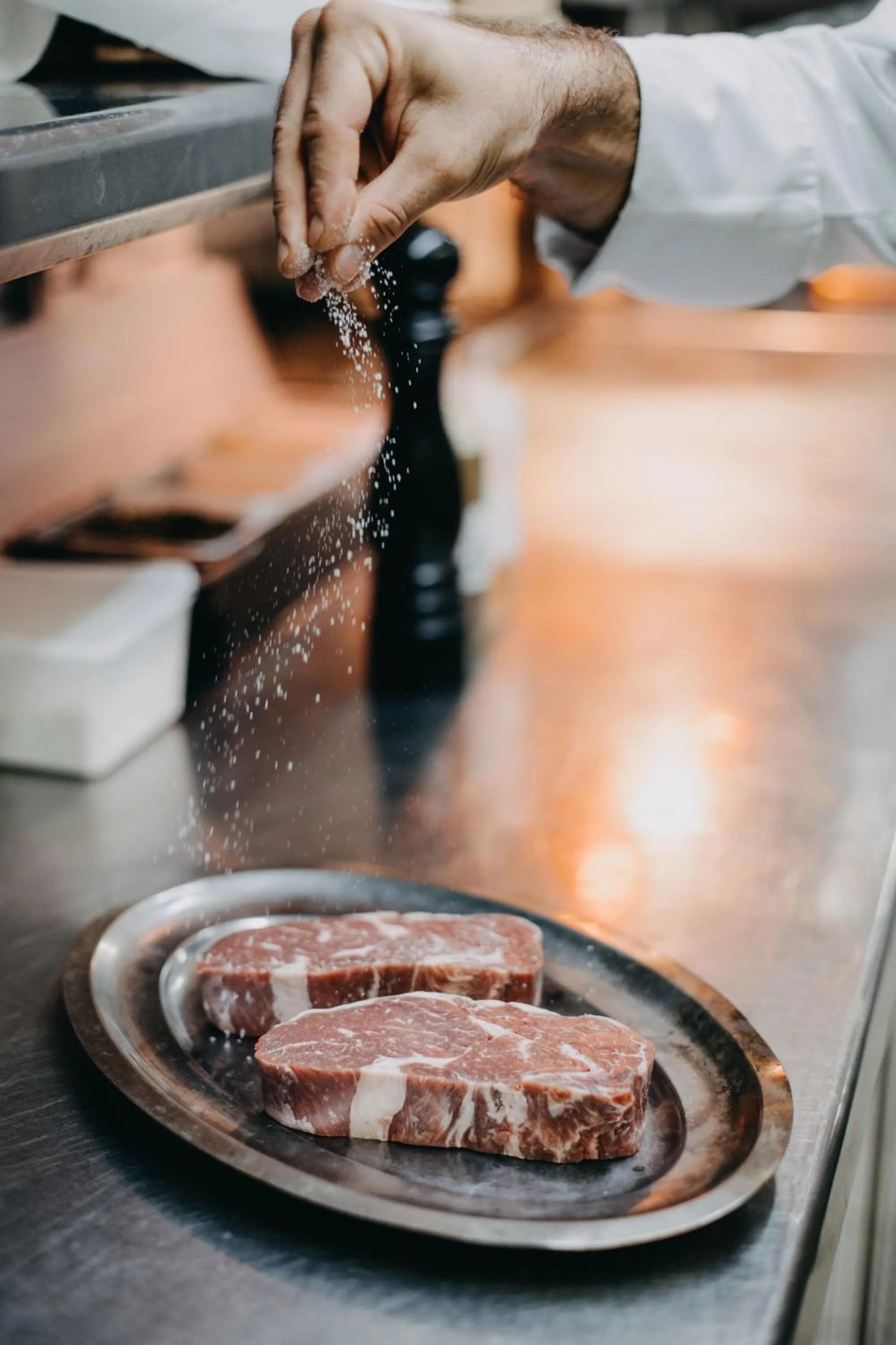 Restaurant/places to eat in Hôtel & Appartements Monsigny