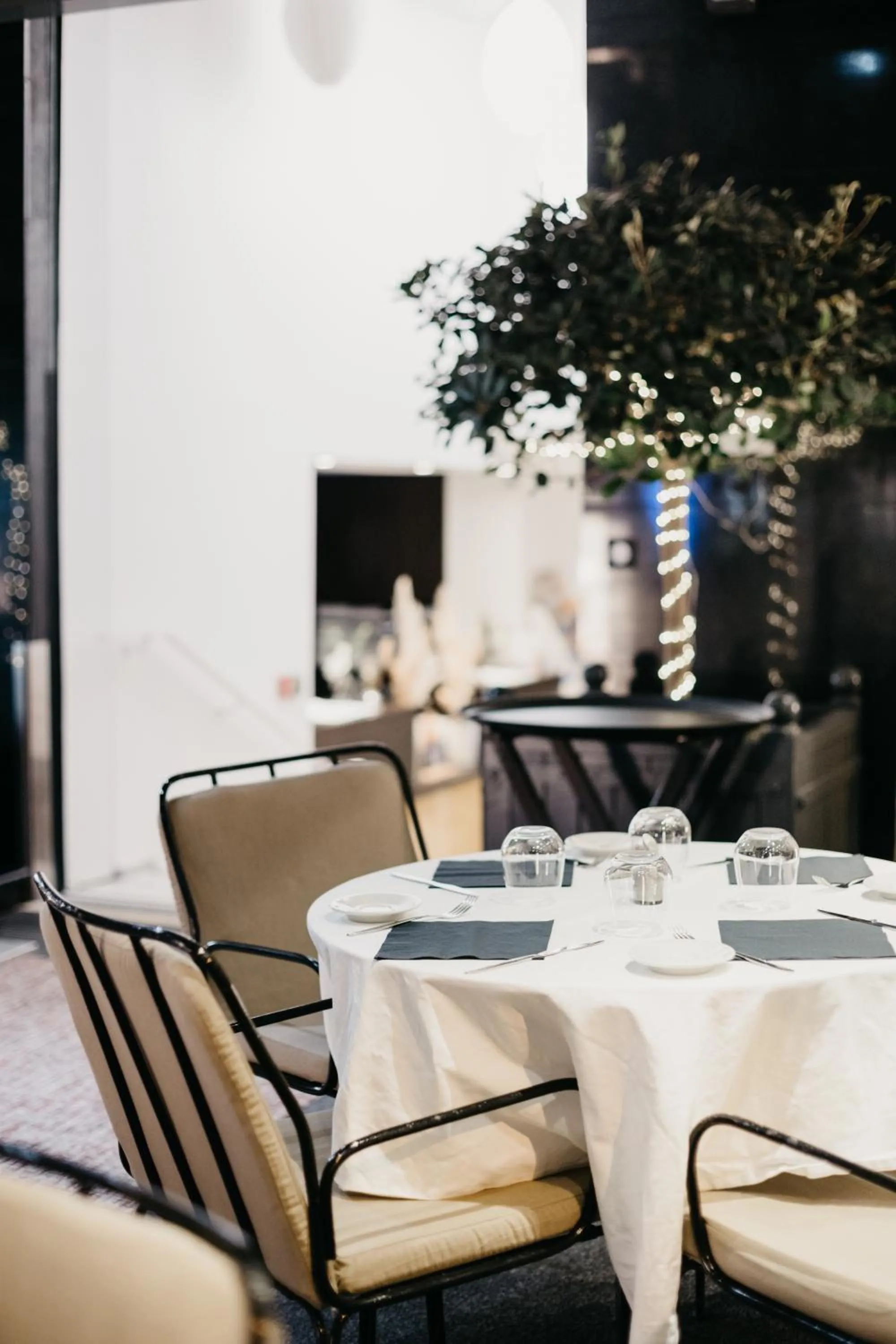 Restaurant/places to eat in Hôtel & Appartements Monsigny