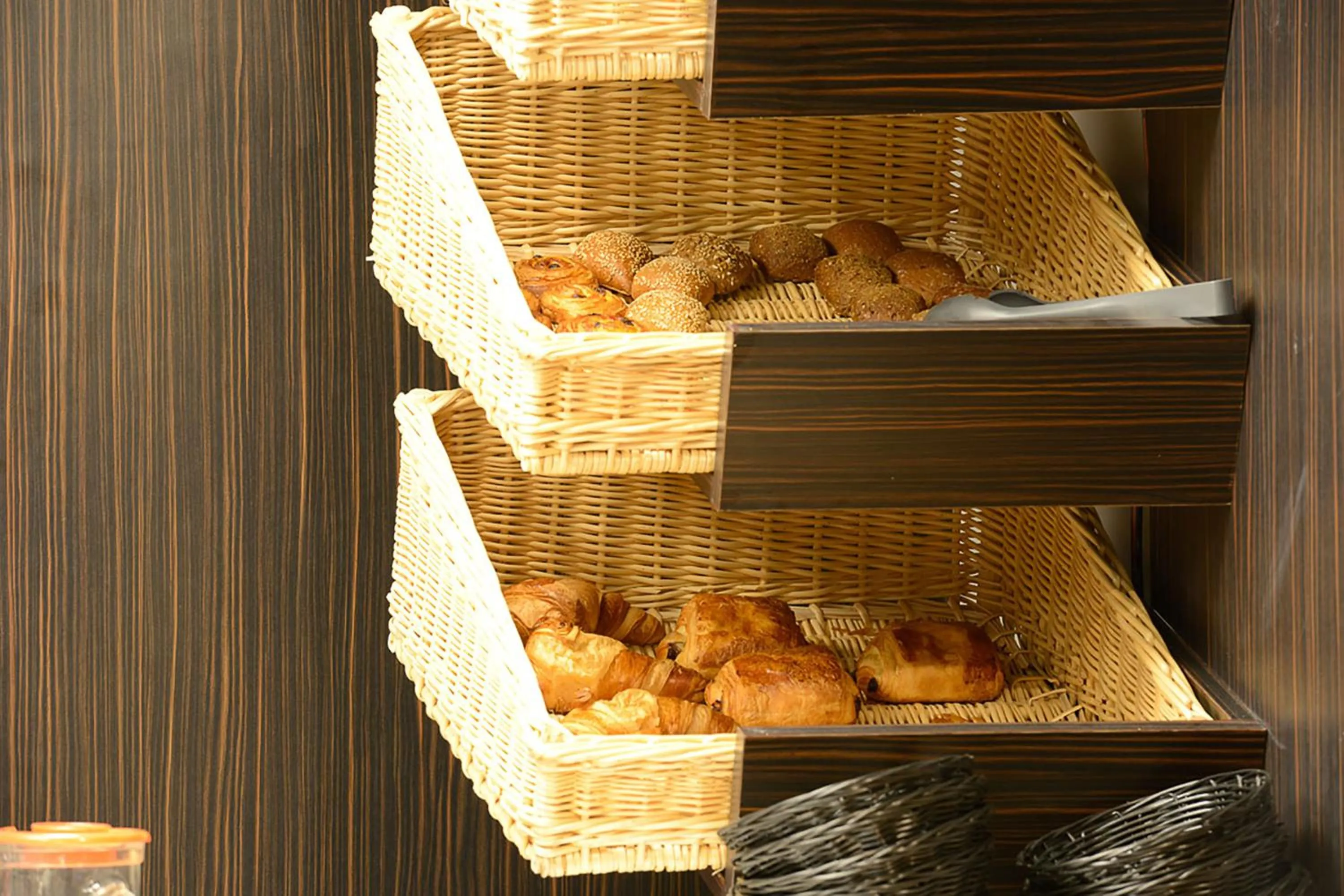 Continental breakfast in Hôtel & Appartements Monsigny