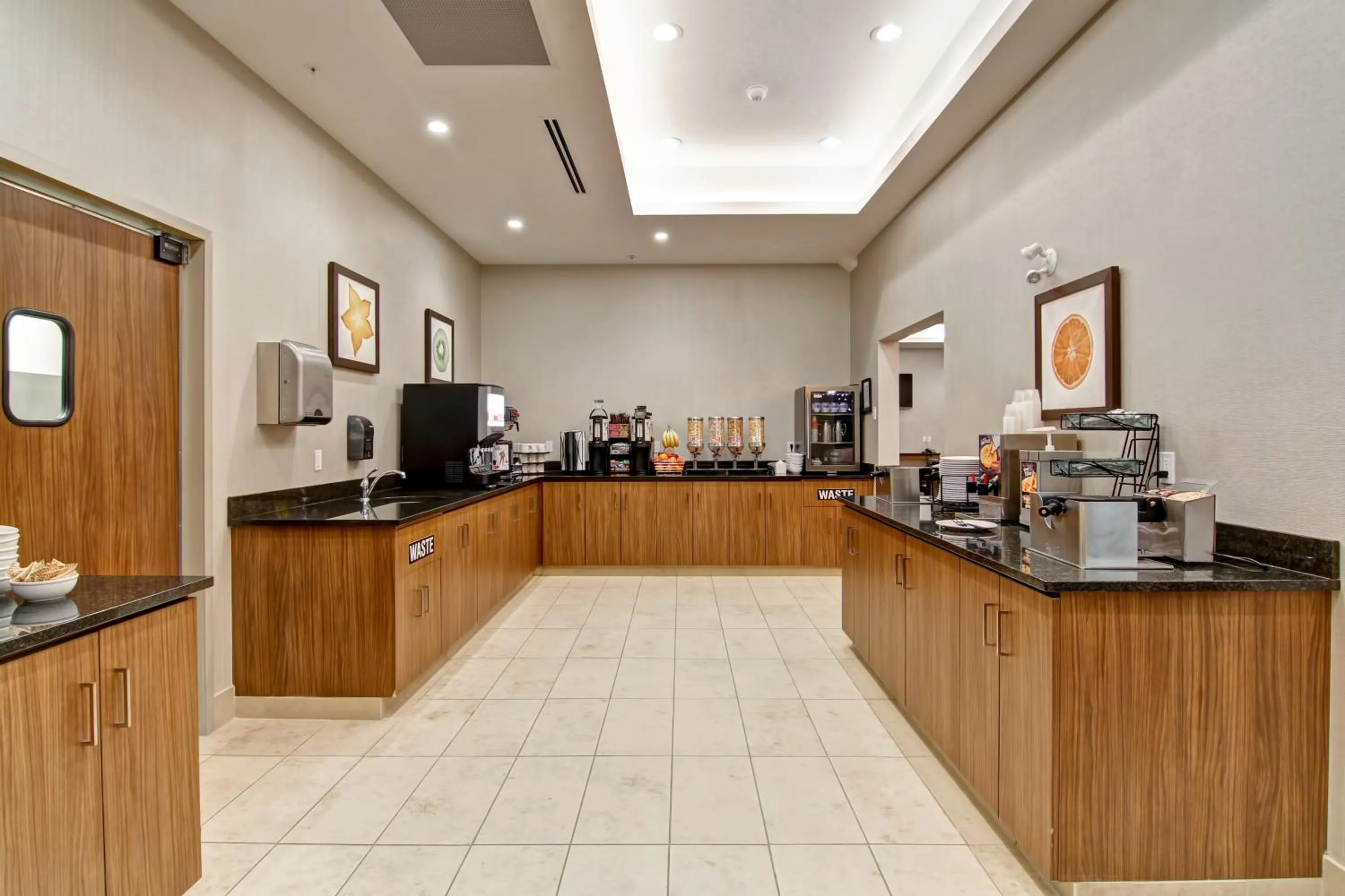 Food and drinks in Canalta Kindersley