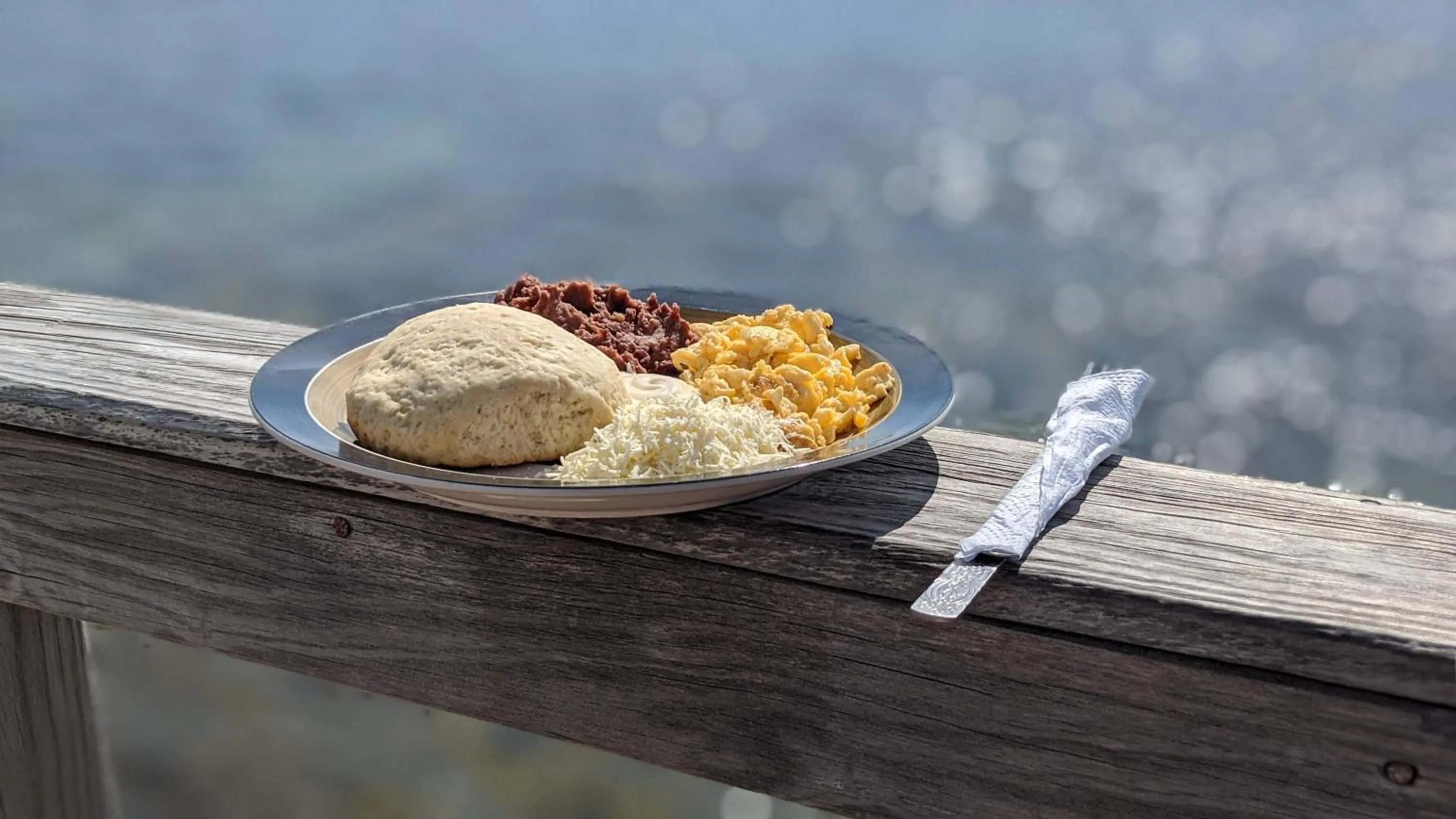 Food and drinks in Coral View Beach Resort