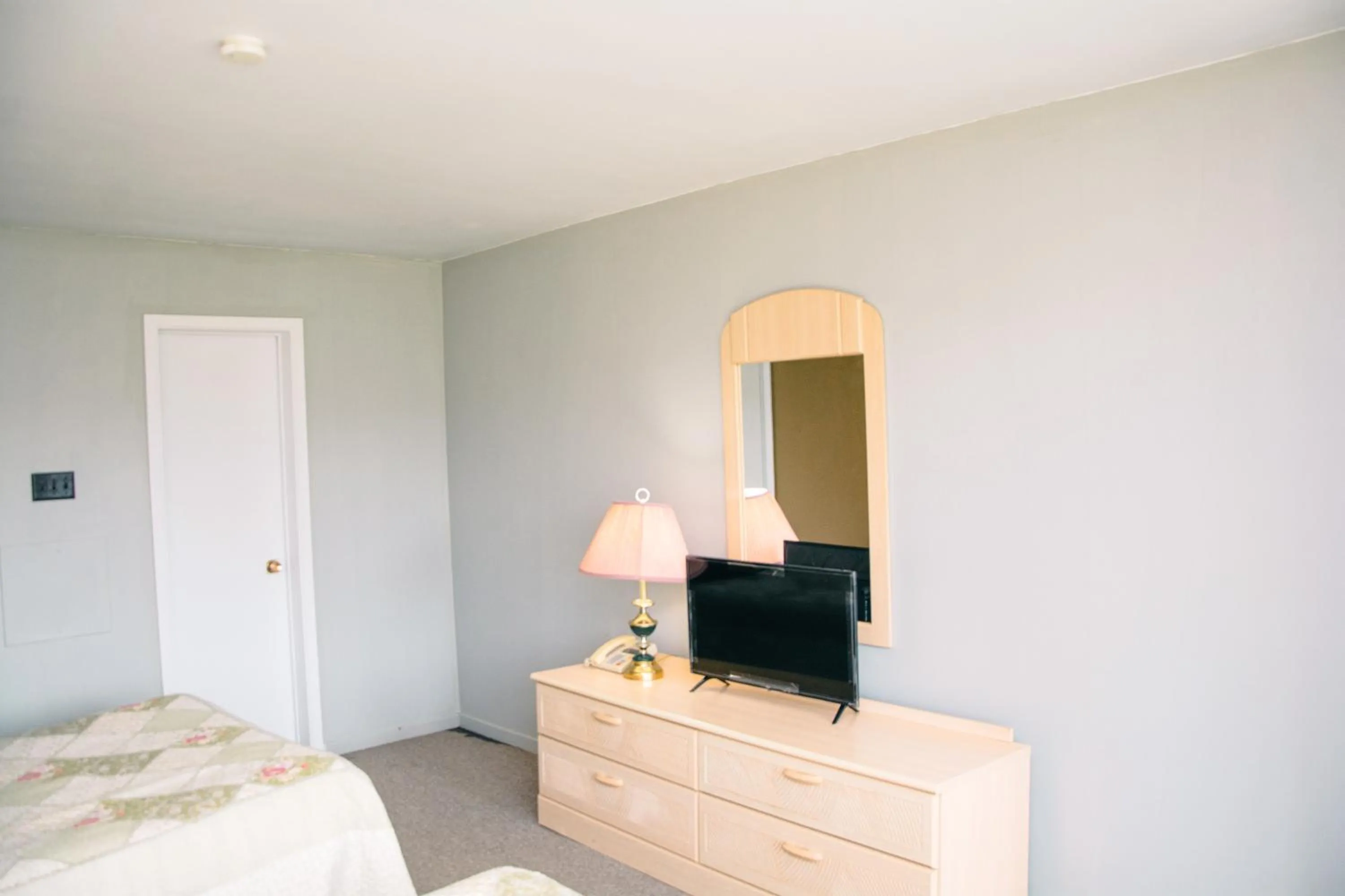 TV and multimedia in Travels Inn Victoria County