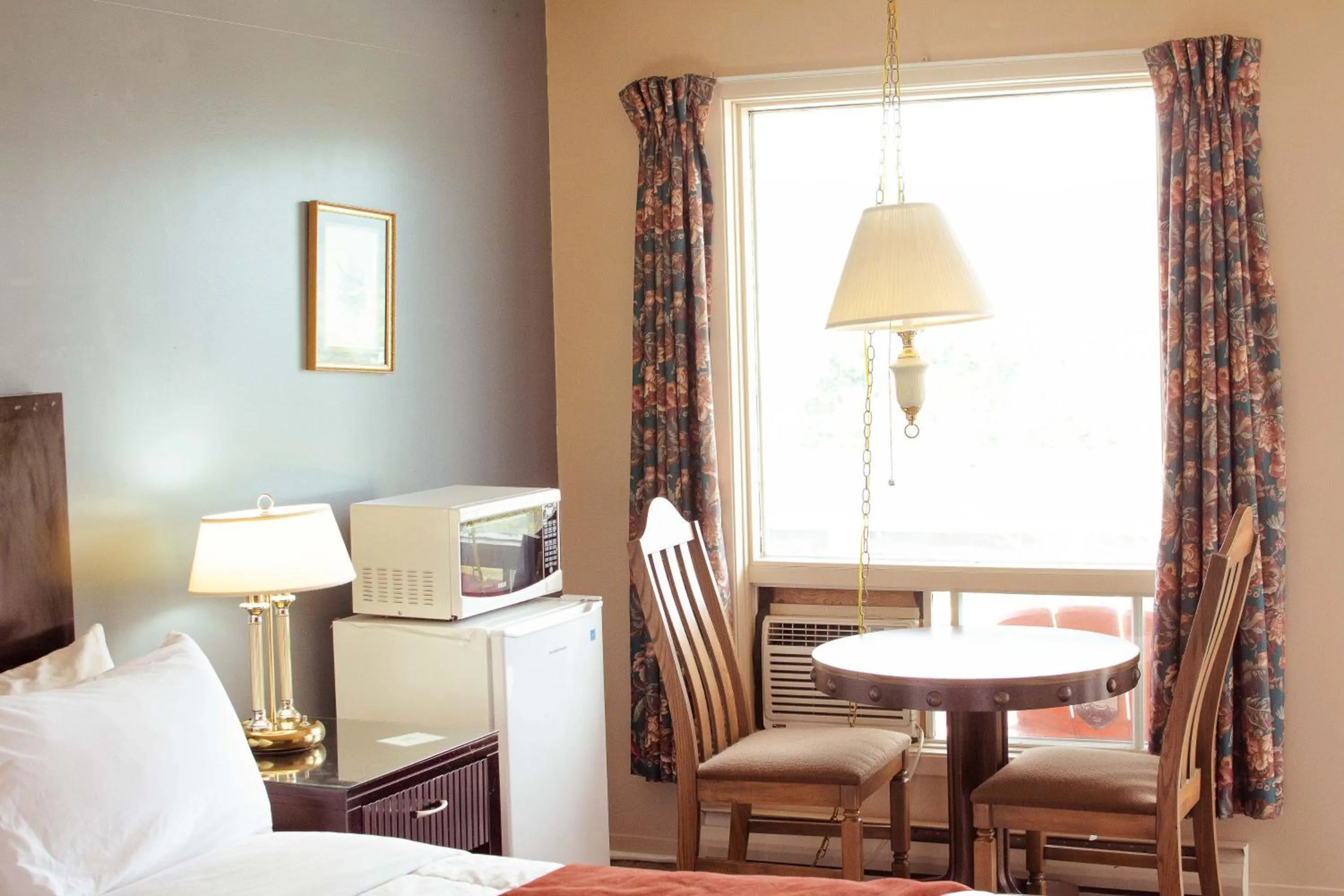 Seating area in Travels Inn Victoria County