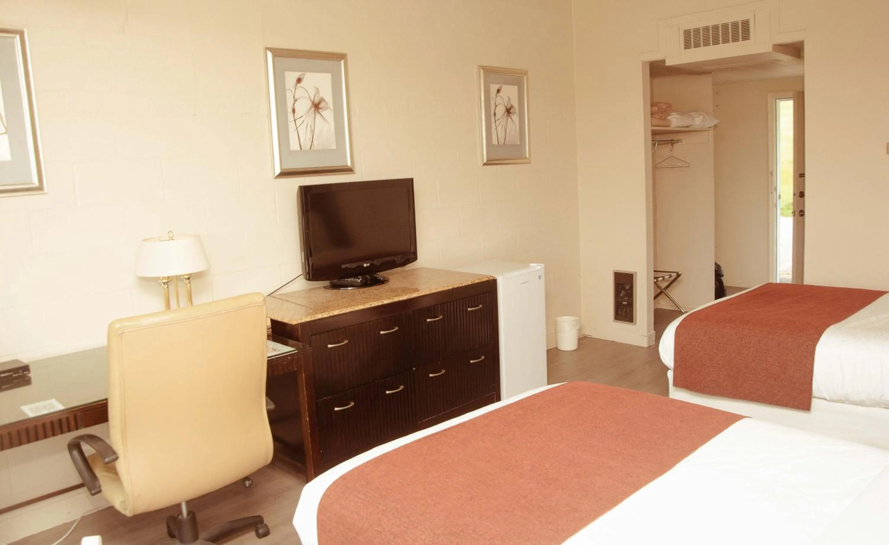 Seating area in Travels Inn Victoria County