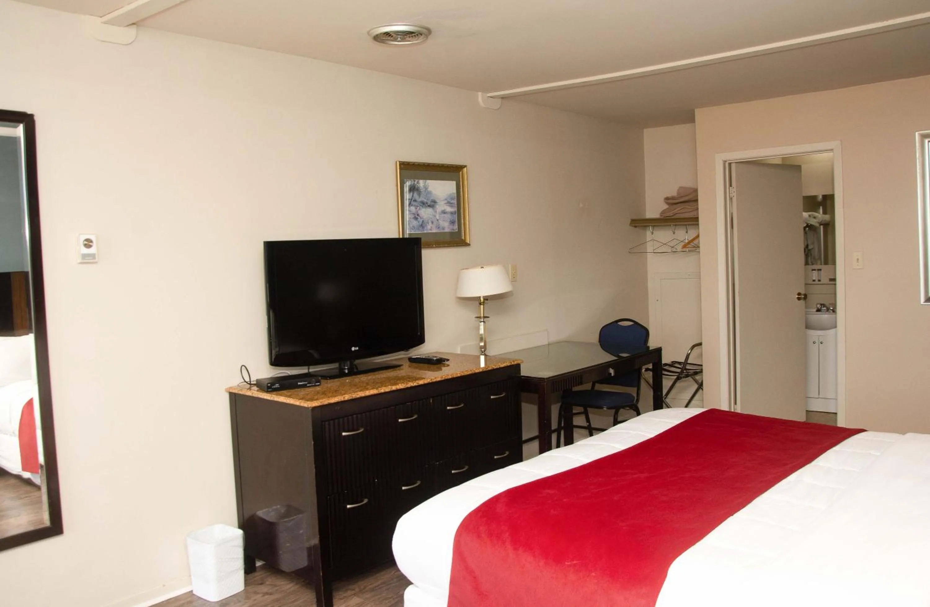 TV and multimedia in Travels Inn Victoria County