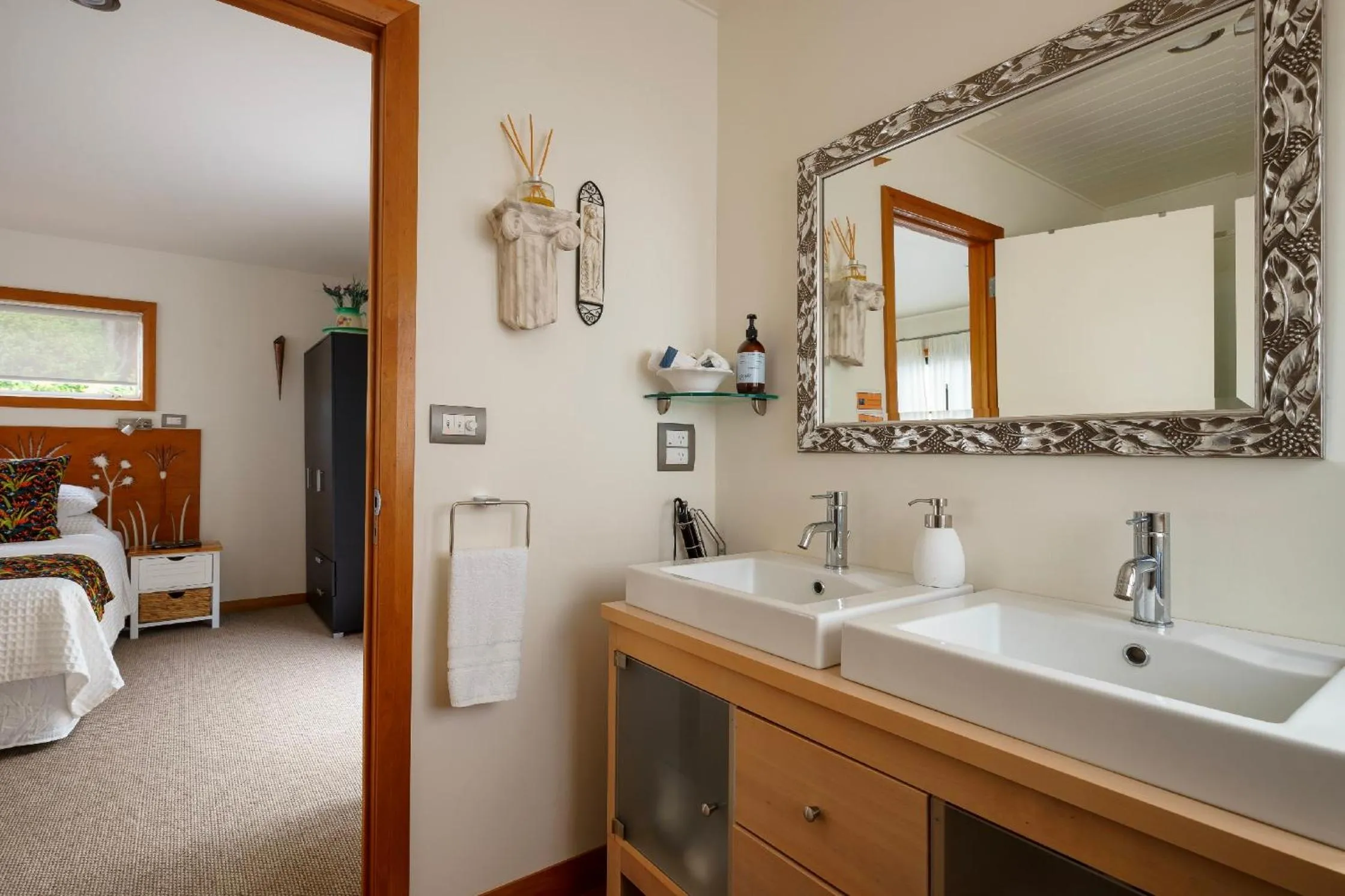 Bathroom, Bed in Paku Palms