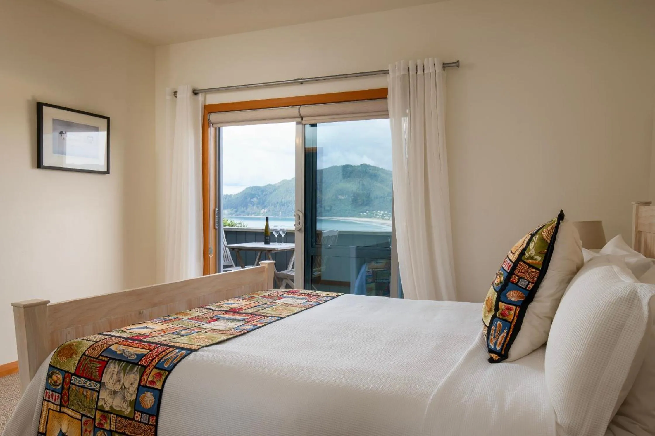 Photo of the whole room, Bed in Paku Palms