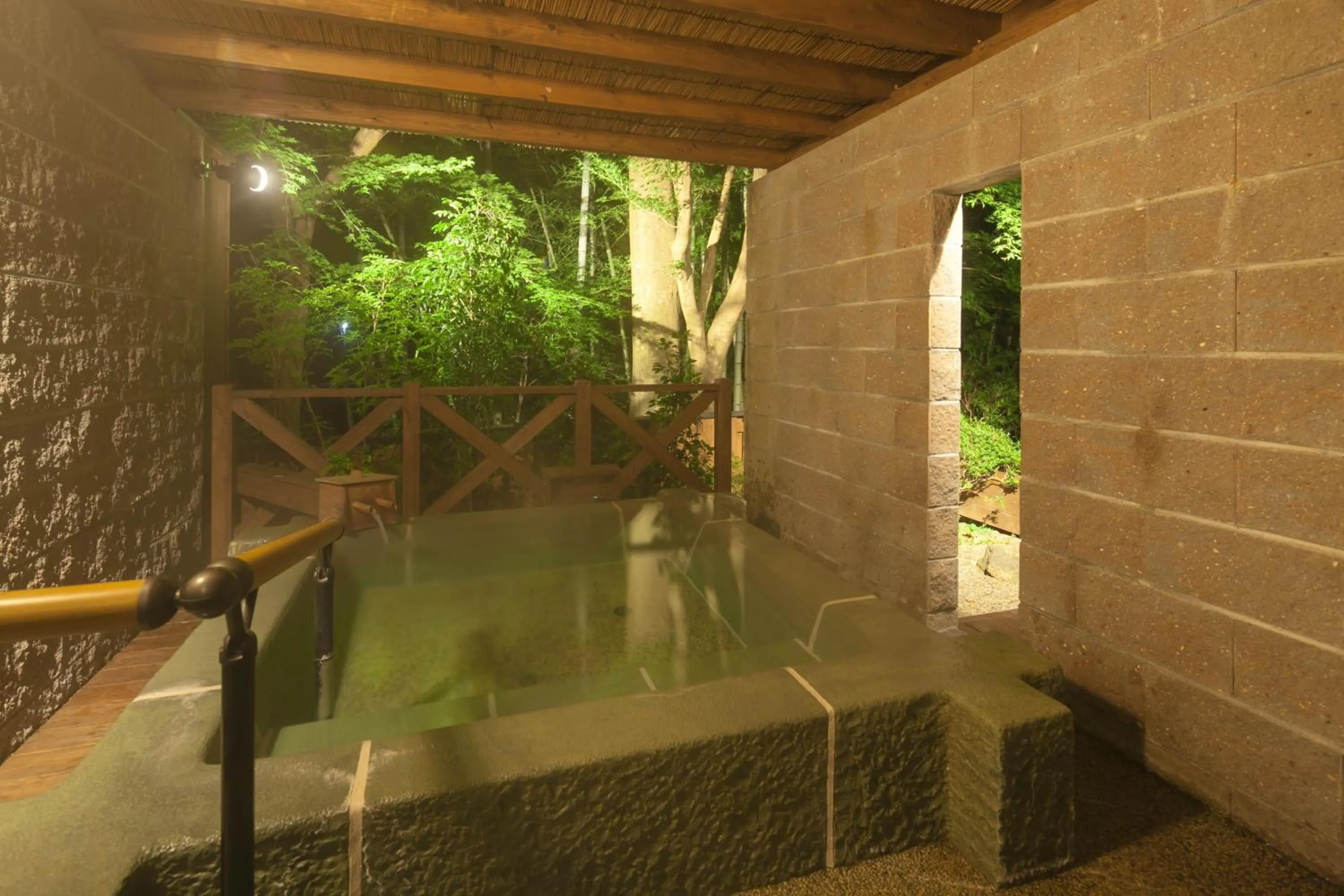 Photo of the whole room in Ufufu