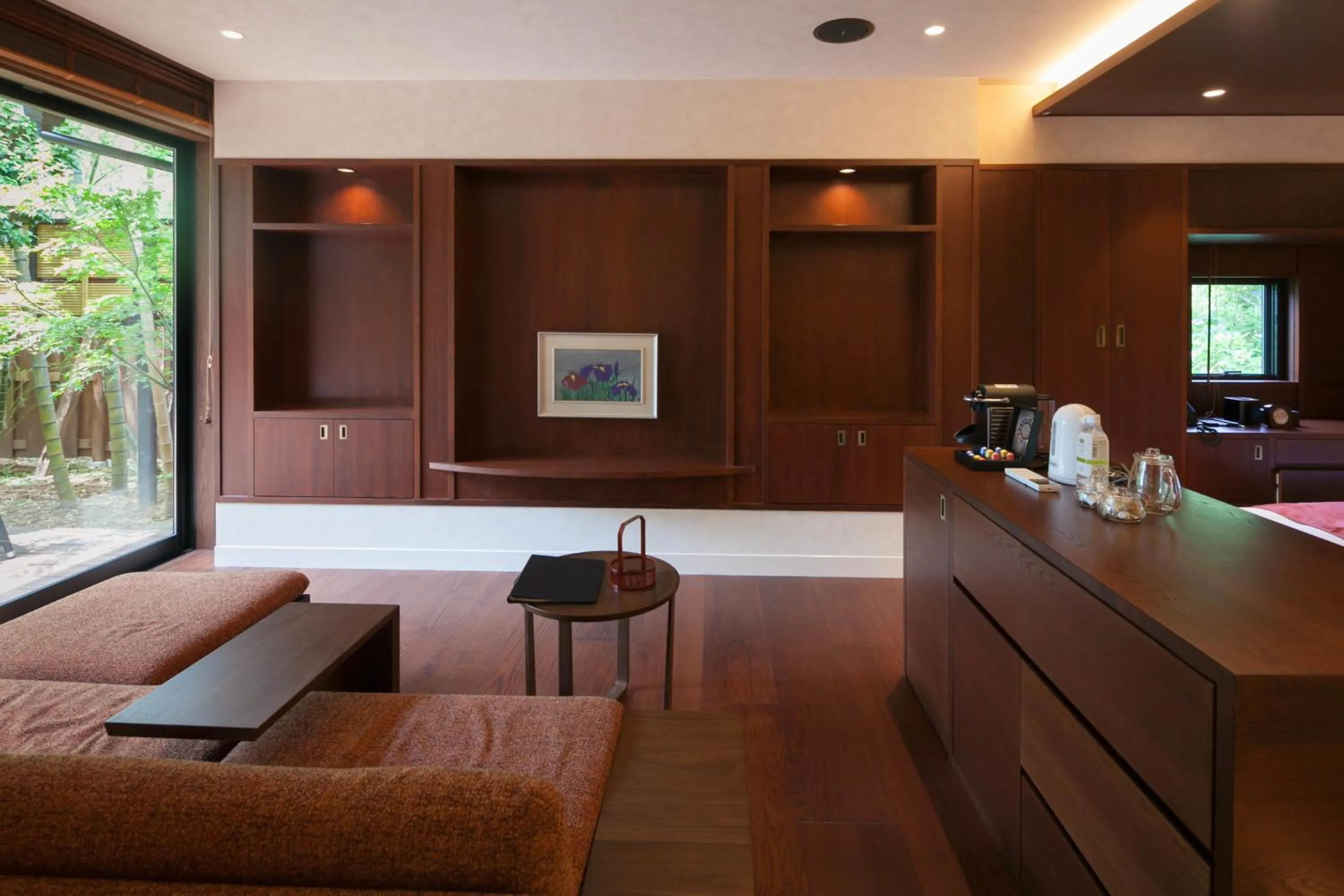 Photo of the whole room in Ufufu