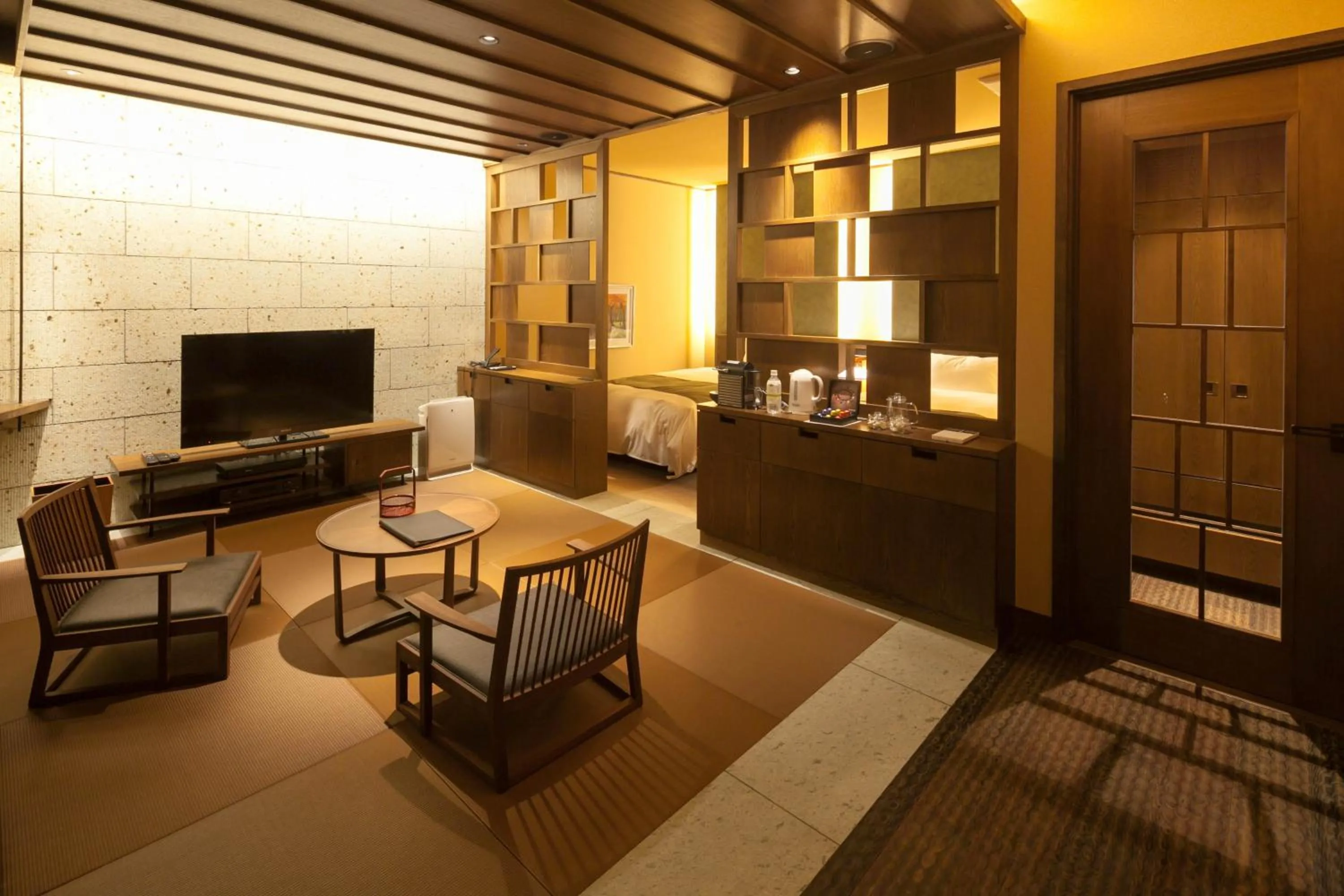 Photo of the whole room in Ufufu