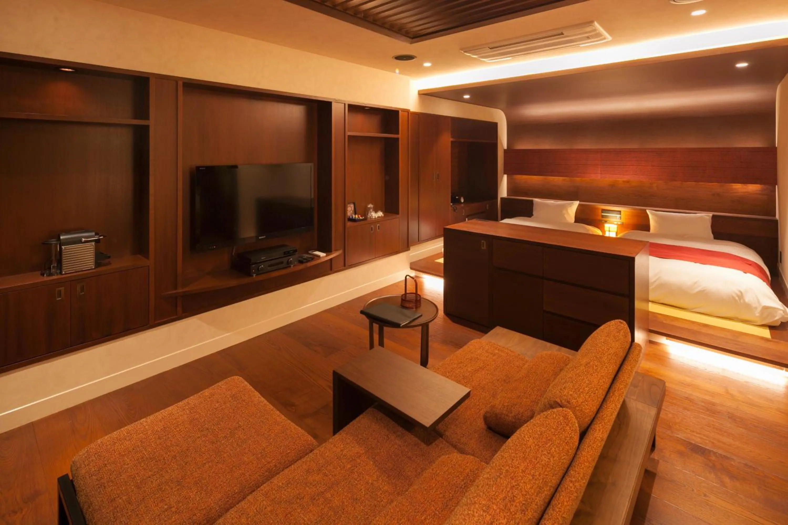 Photo of the whole room, Bed in Ufufu