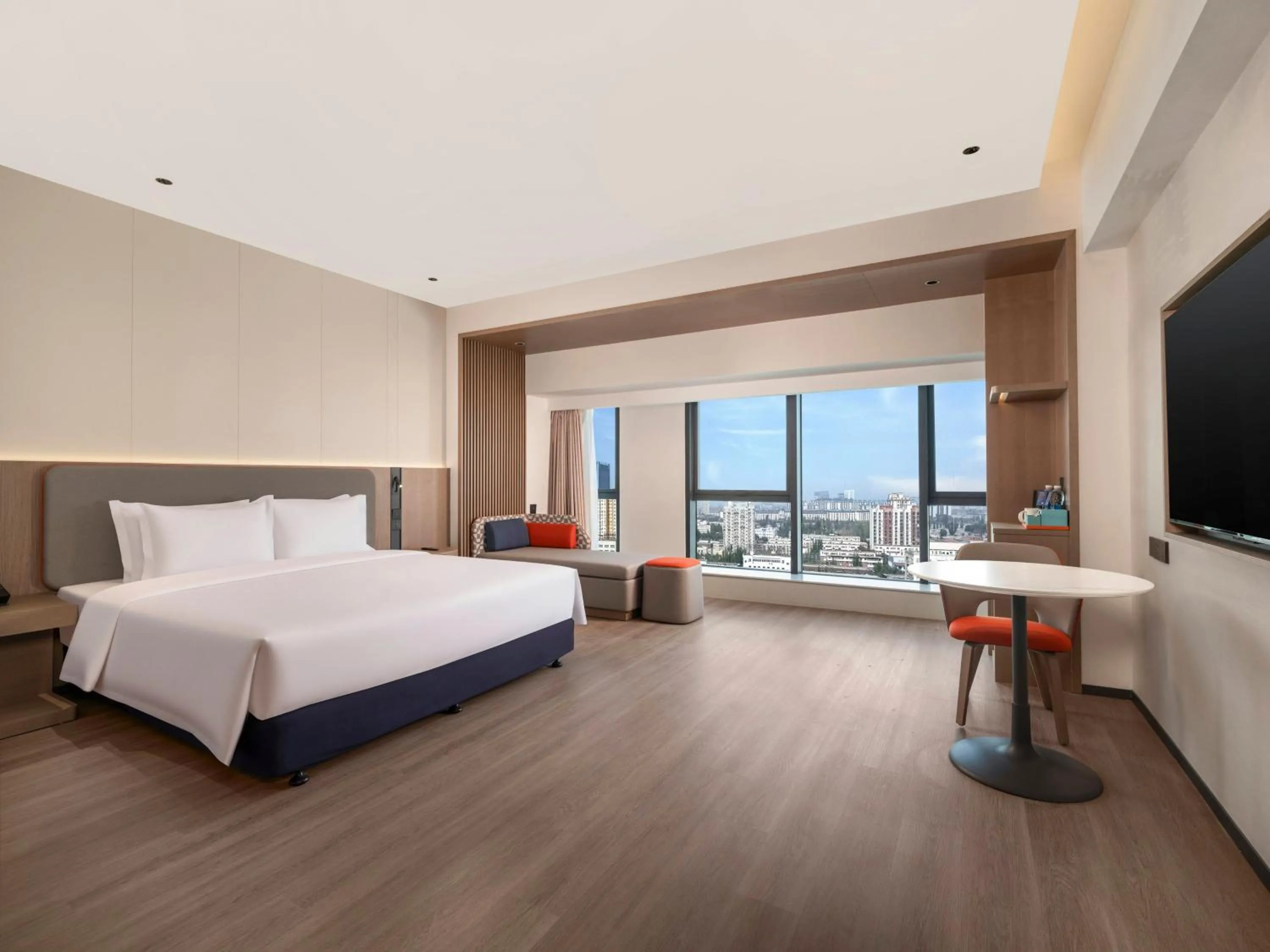 Photo of the whole room, Bed in Holiday Inn Express Aksu by IHG