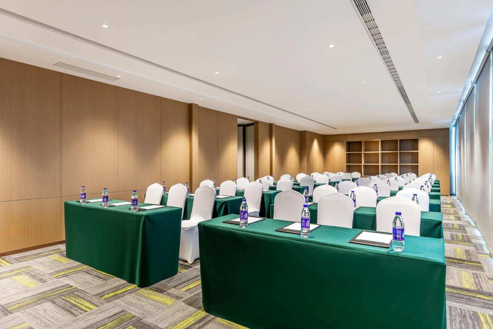 Meeting/conference room in Holiday Inn Hangzhou West Lake by IHG