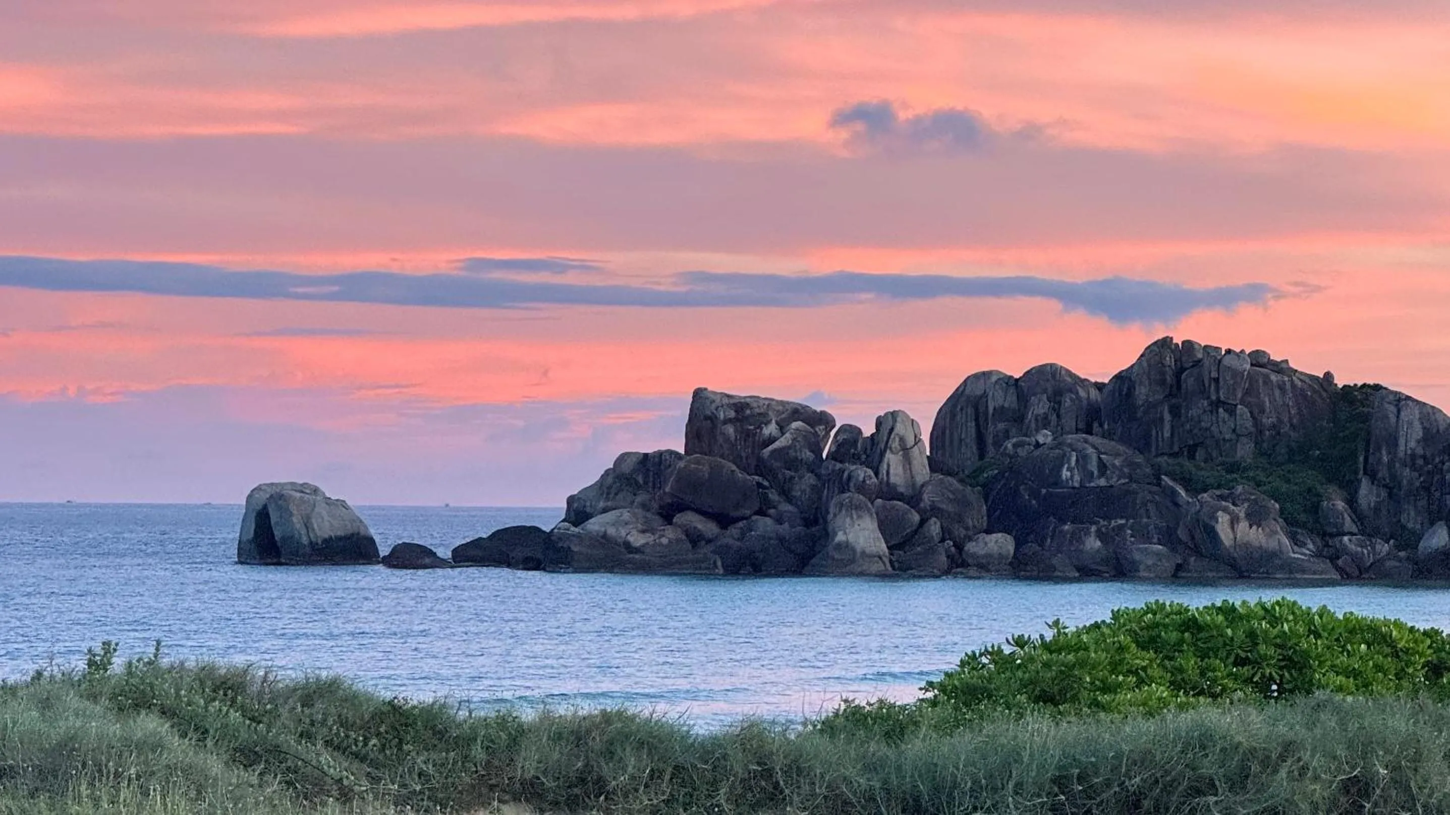 Beach in Holiday Inn Resort Wanning Shenzhou Peninsula by IHG