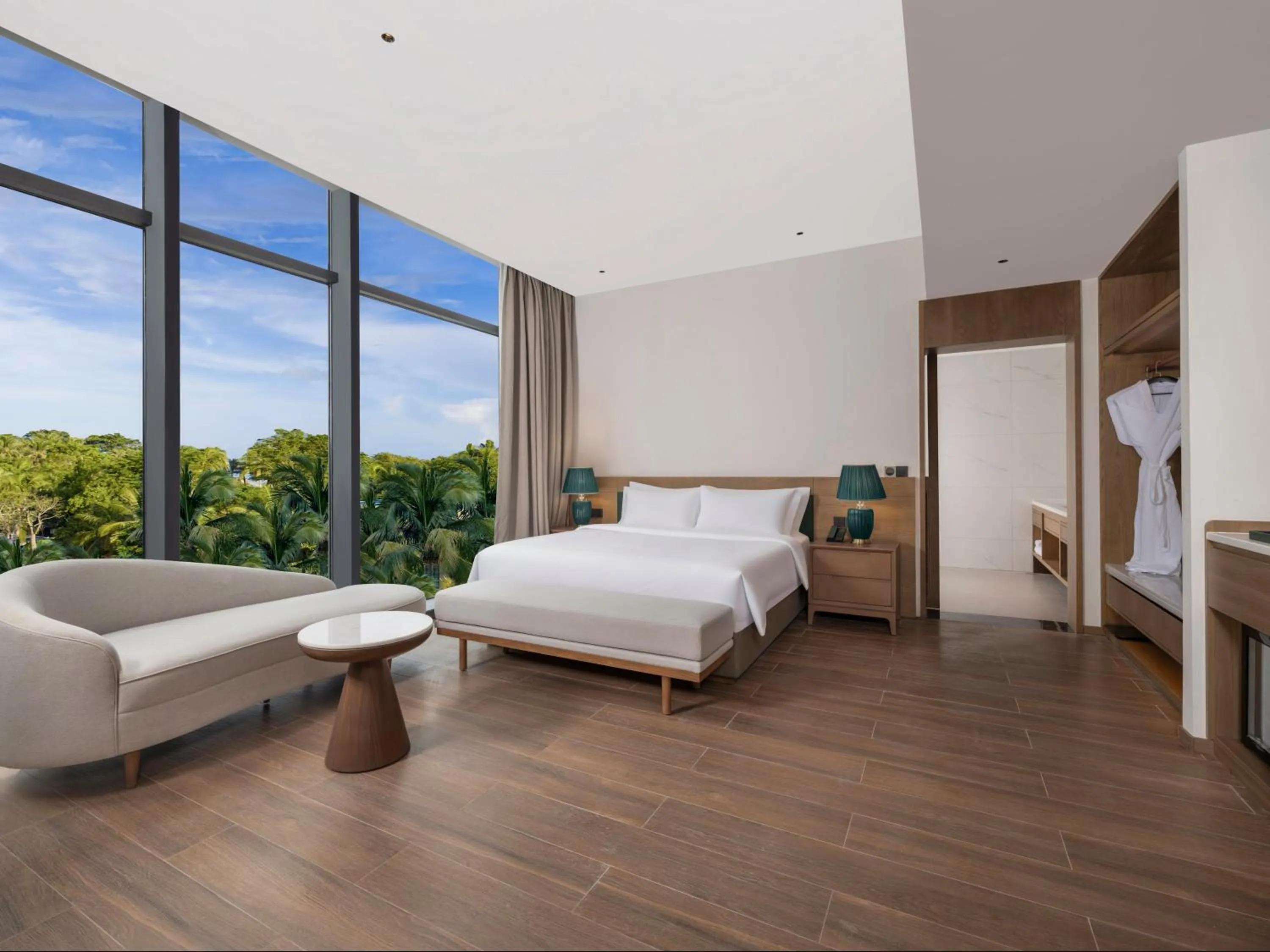 Photo of the whole room, Bed in Holiday Inn Resort Wanning Shenzhou Peninsula by IHG