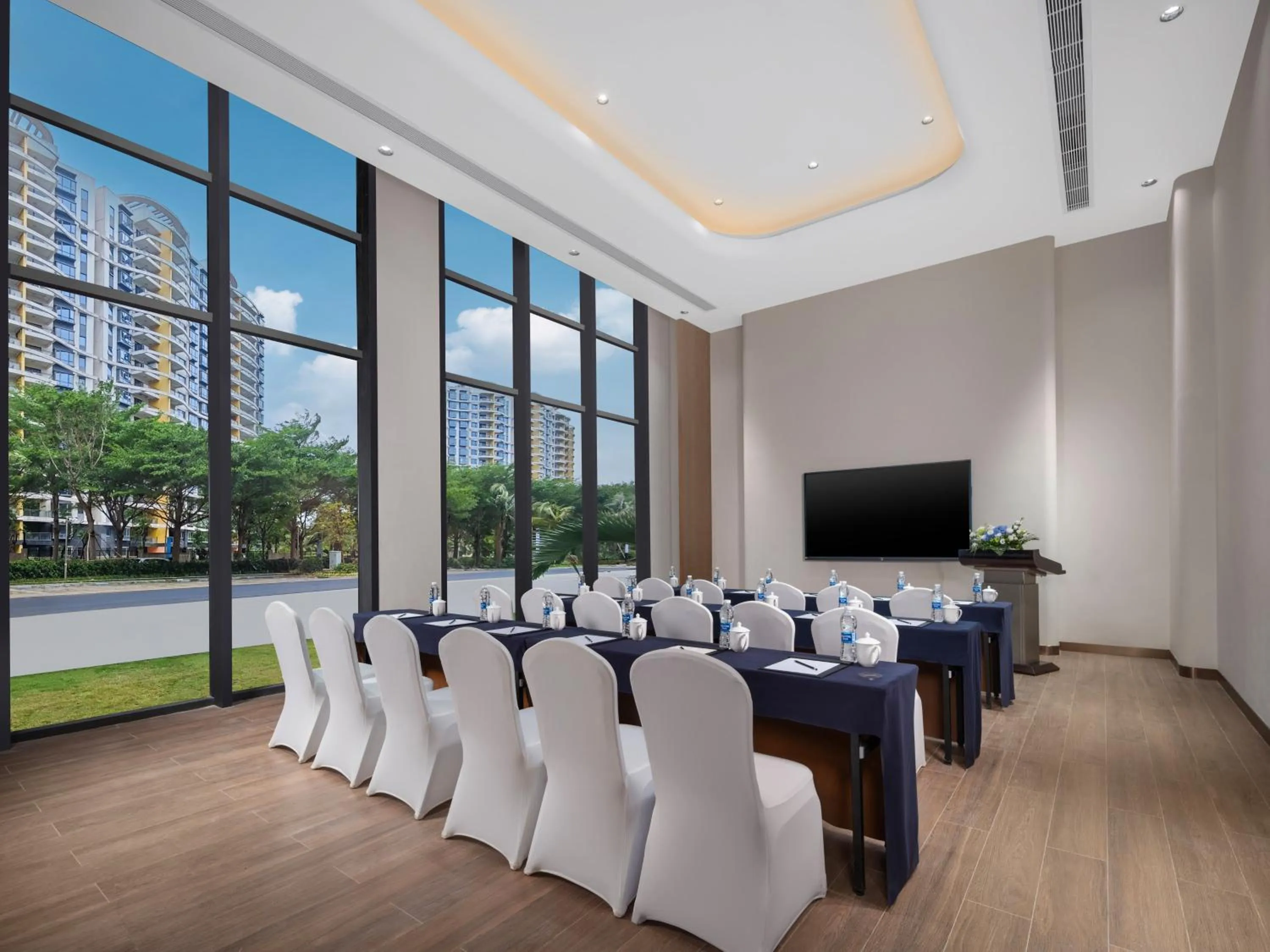 Meeting/conference room in Holiday Inn Resort Wanning Shenzhou Peninsula by IHG