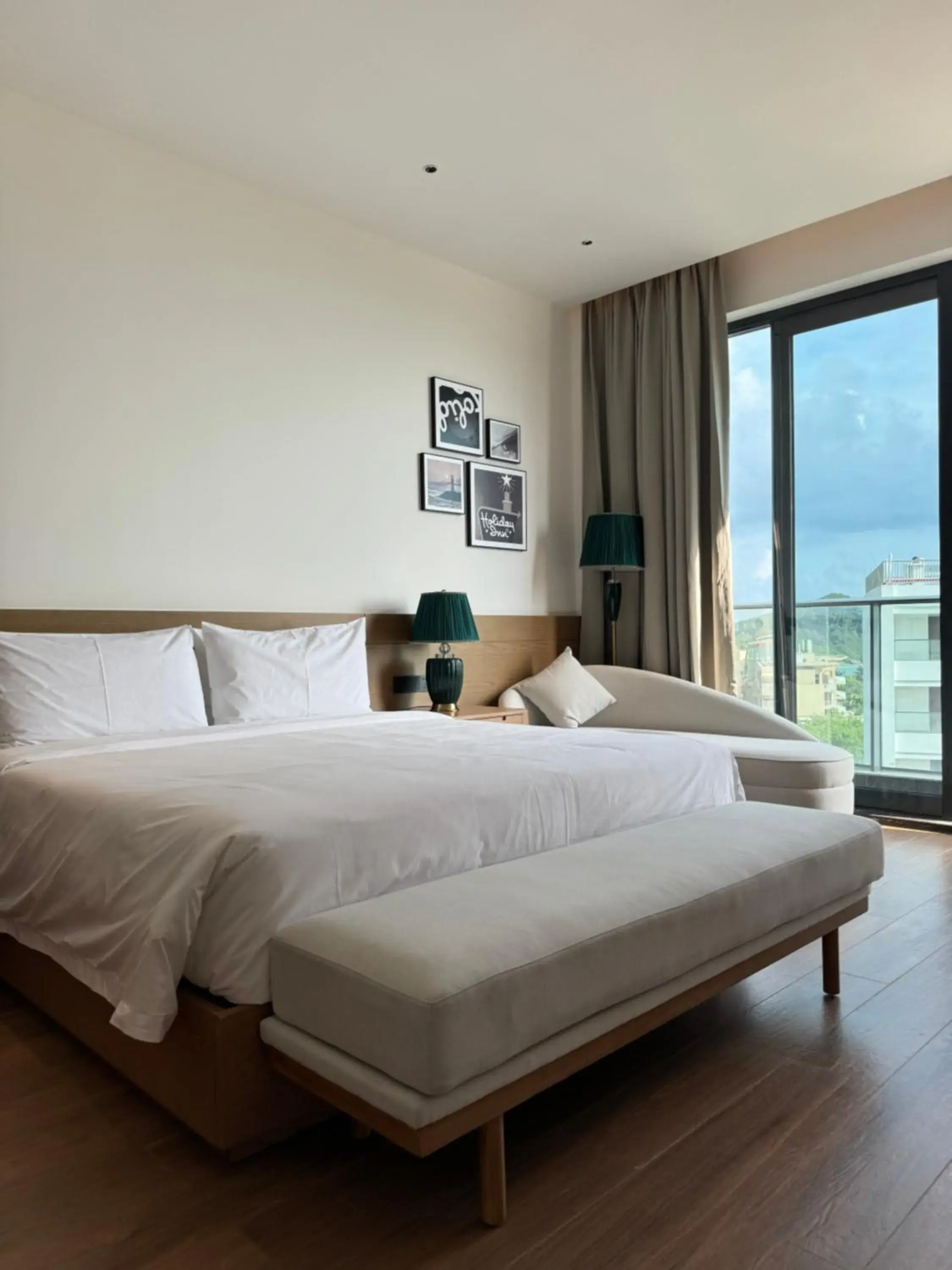 Standard King Room with Balcony - Seafront in Holiday Inn Resort Wanning Shenzhou Peninsula by IHG Standard King Room with Balcony - Seafront in Holiday Inn Resort Wanning Shenzhou Peninsula by IHG