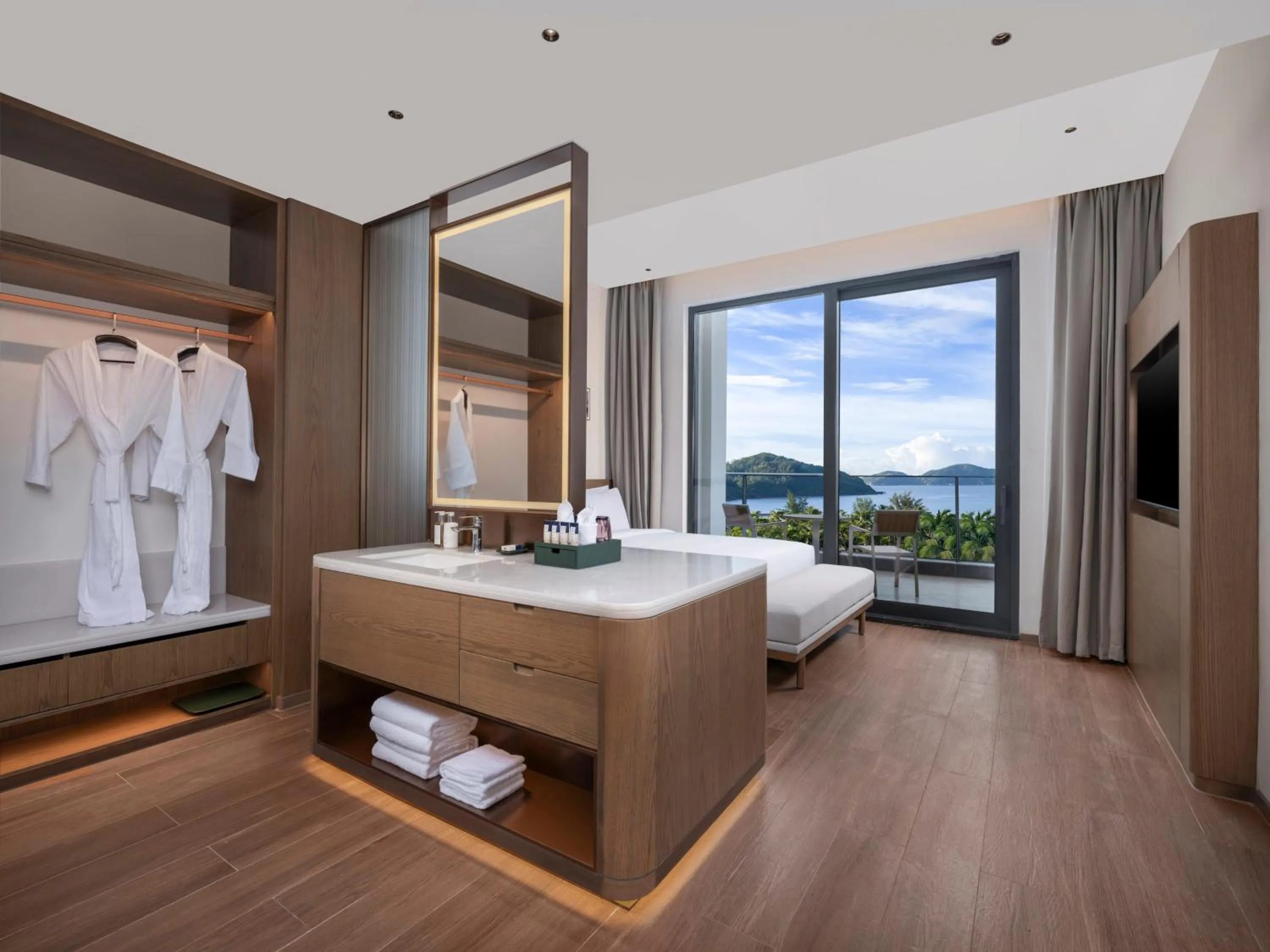Photo of the whole room, Bed in Holiday Inn Resort Wanning Shenzhou Peninsula by IHG