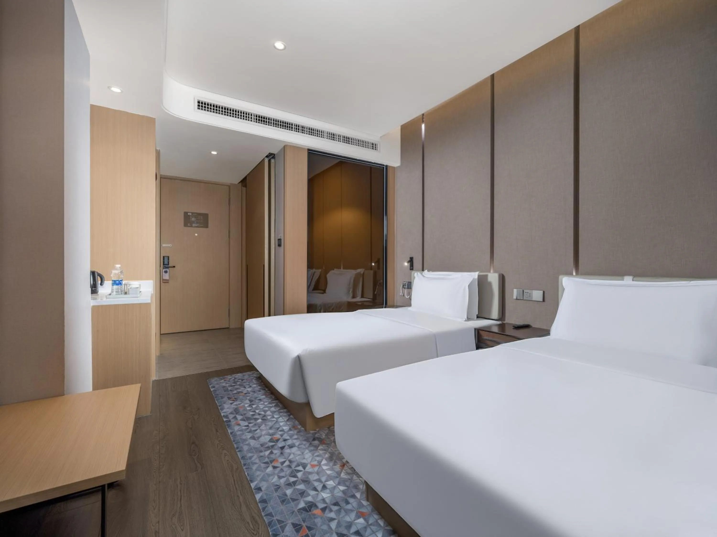 Photo of the whole room, Bed in Holiday Inn Express Zhuhai Grand Theater by IHG