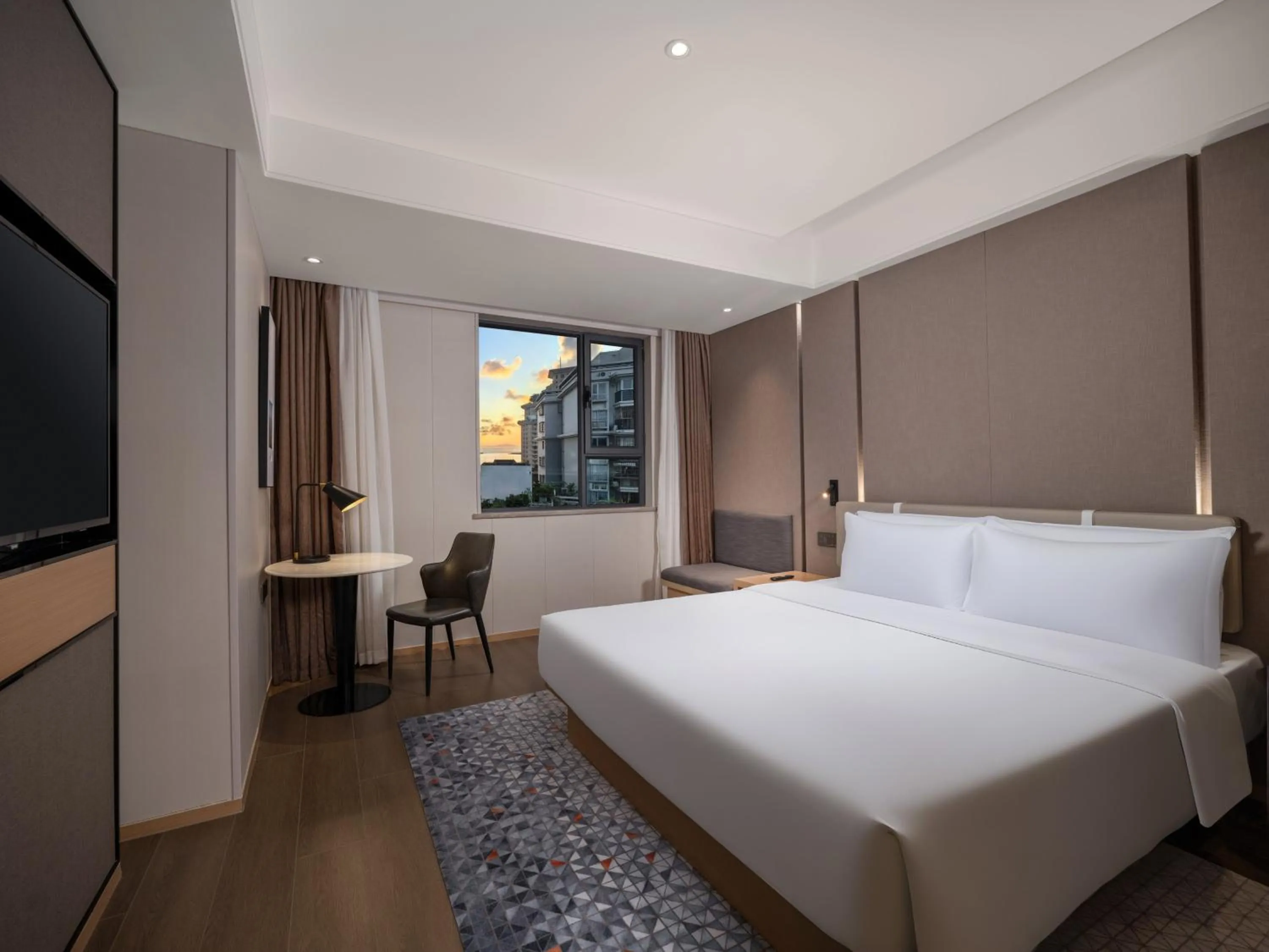 Photo of the whole room, Bed in Holiday Inn Express Zhuhai Grand Theater by IHG