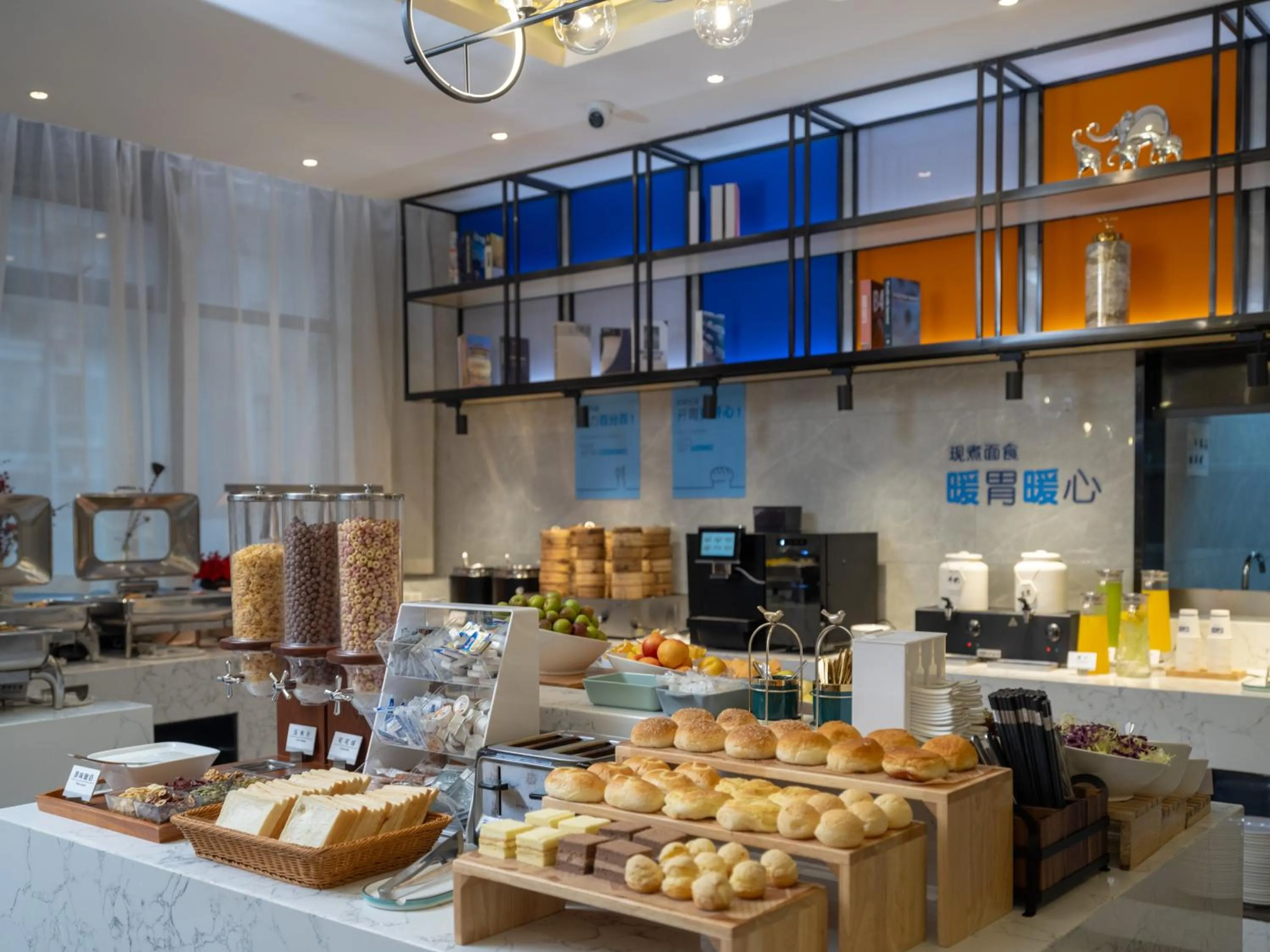 Restaurant/places to eat in Holiday Inn Express Zhuhai Grand Theater by IHG