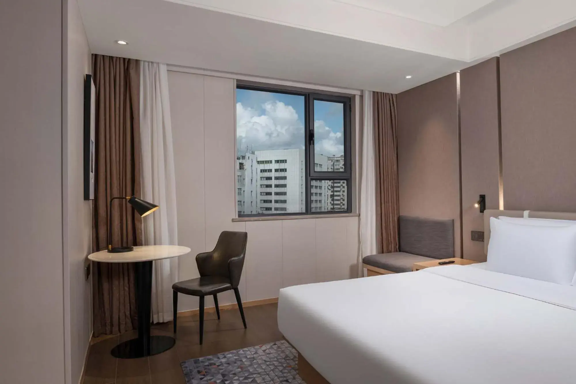 Standard King Room with Minifridge in Holiday Inn Express Zhuhai Grand Theater by IHG Standard King Room with Minifridge in Holiday Inn Express Zhuhai Grand Theater by IHG