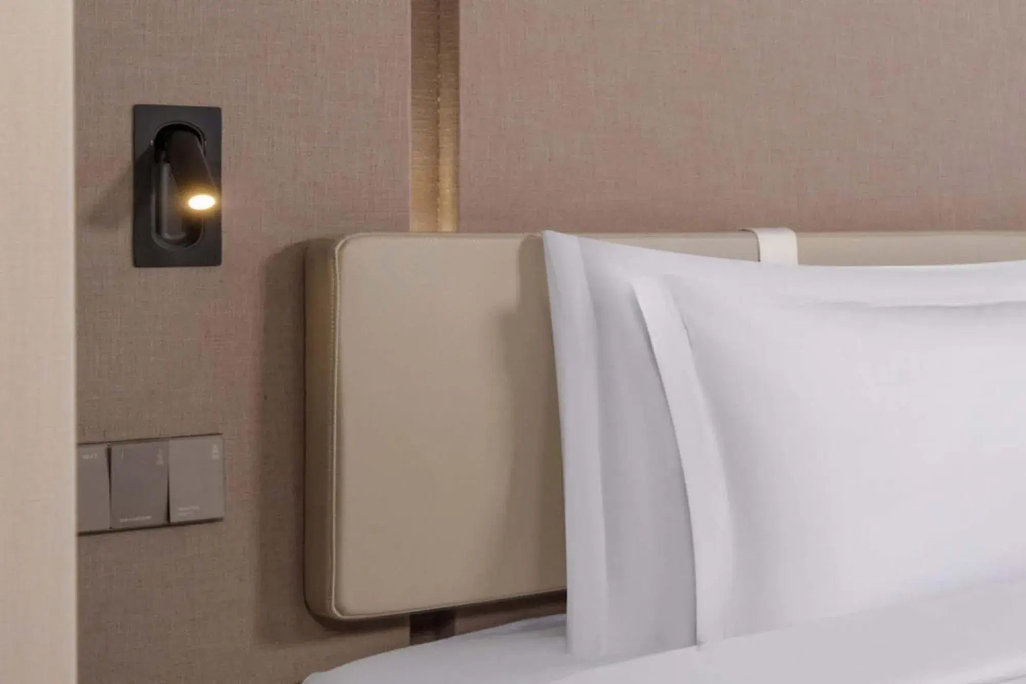 Standard King Room - Accessible in Holiday Inn Express Zhuhai Grand Theater by IHG Standard King Room - Accessible in Holiday Inn Express Zhuhai Grand Theater by IHG