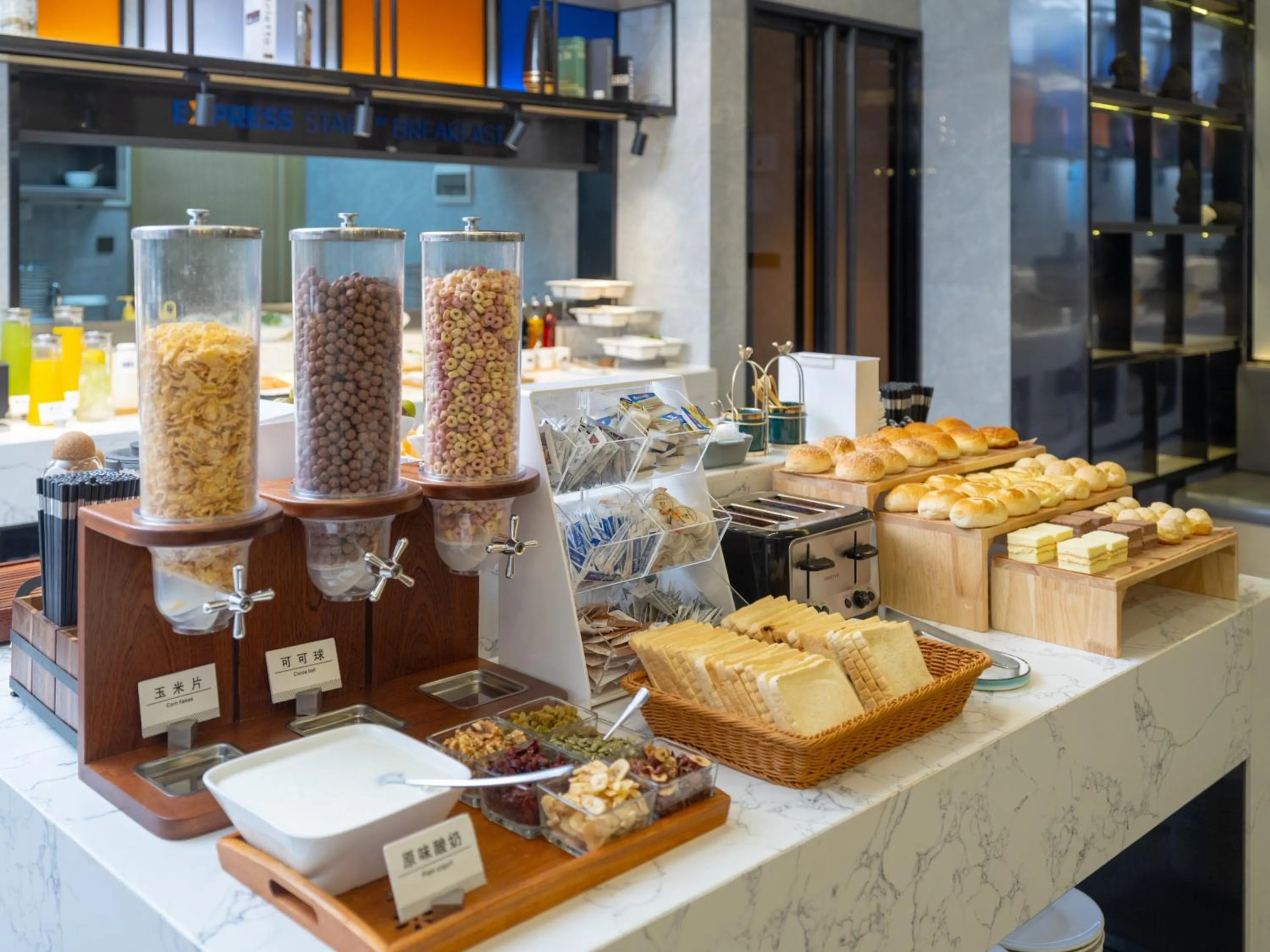 Restaurant/places to eat in Holiday Inn Express Zhuhai Grand Theater by IHG