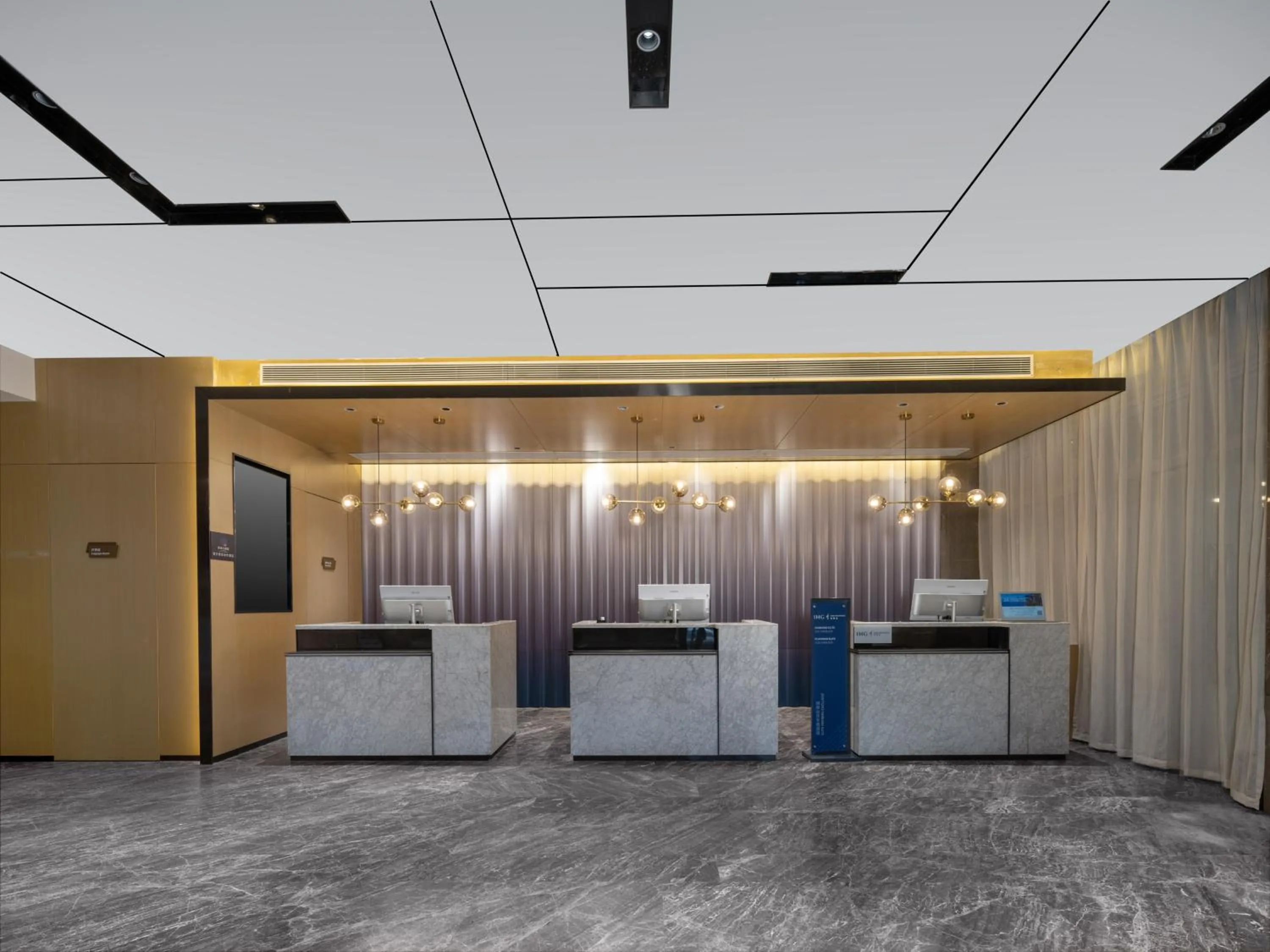 Lobby or reception in Holiday Inn Express Zhuhai Grand Theater by IHG