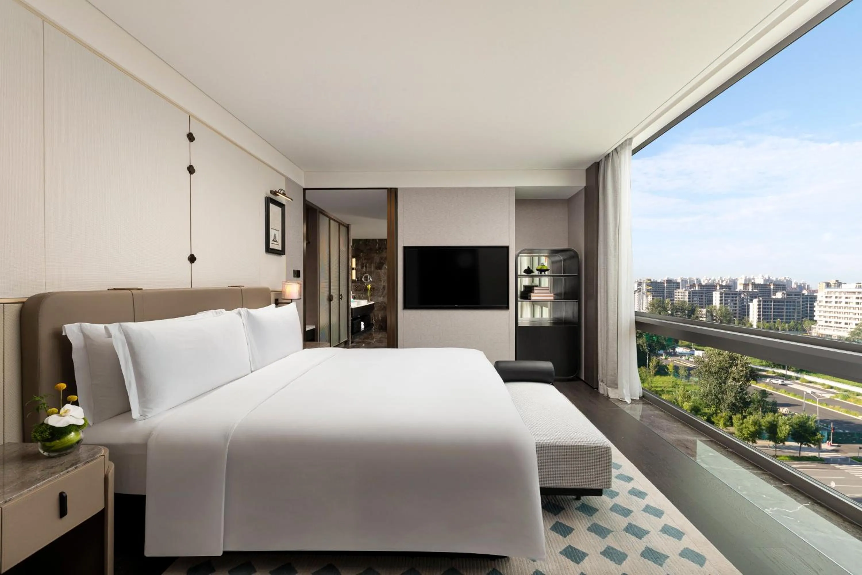 Photo of the whole room, Bed in Crowne Plaza Beijing Tongzhou