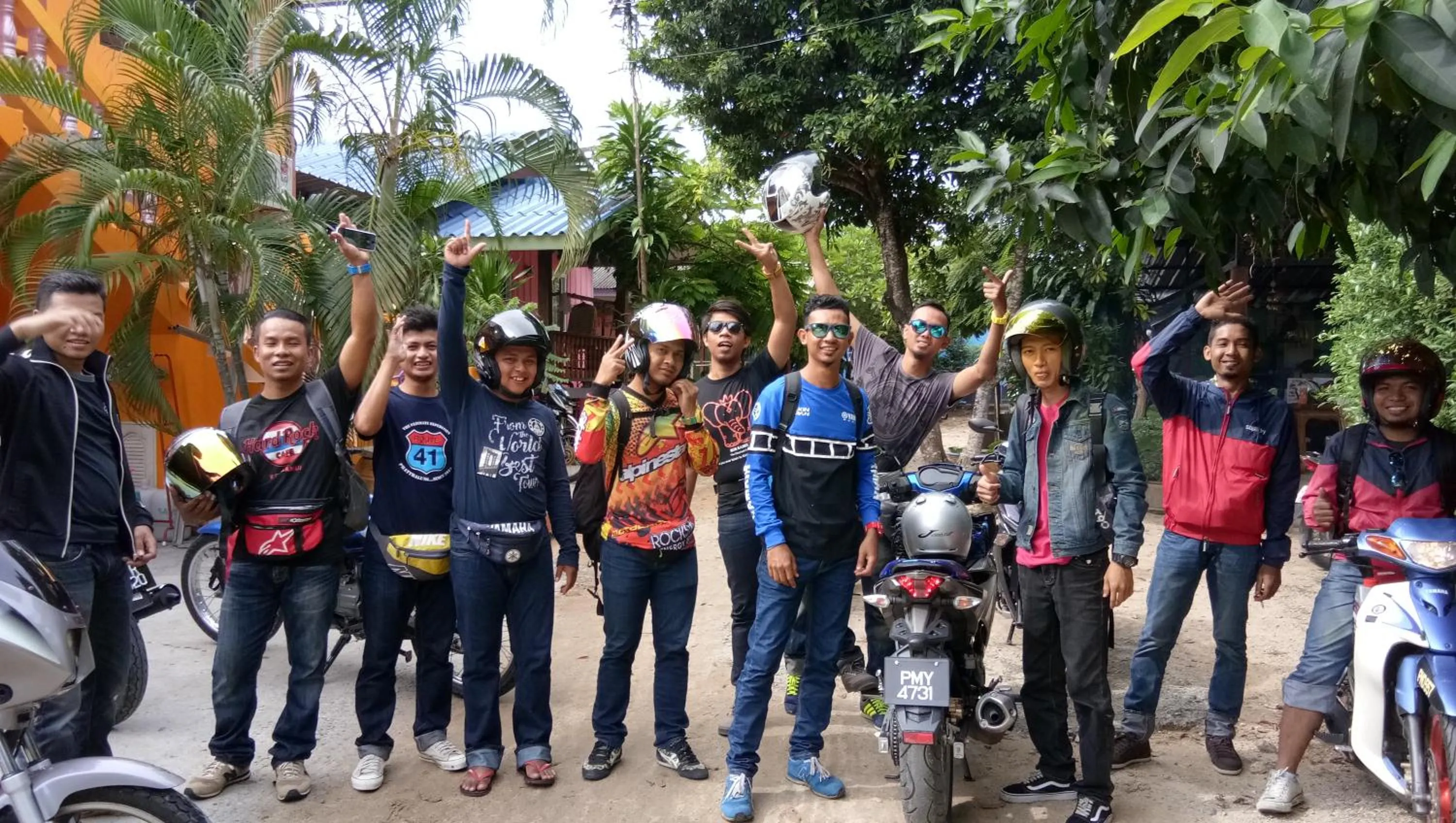 group of guests in Samui Poshtel