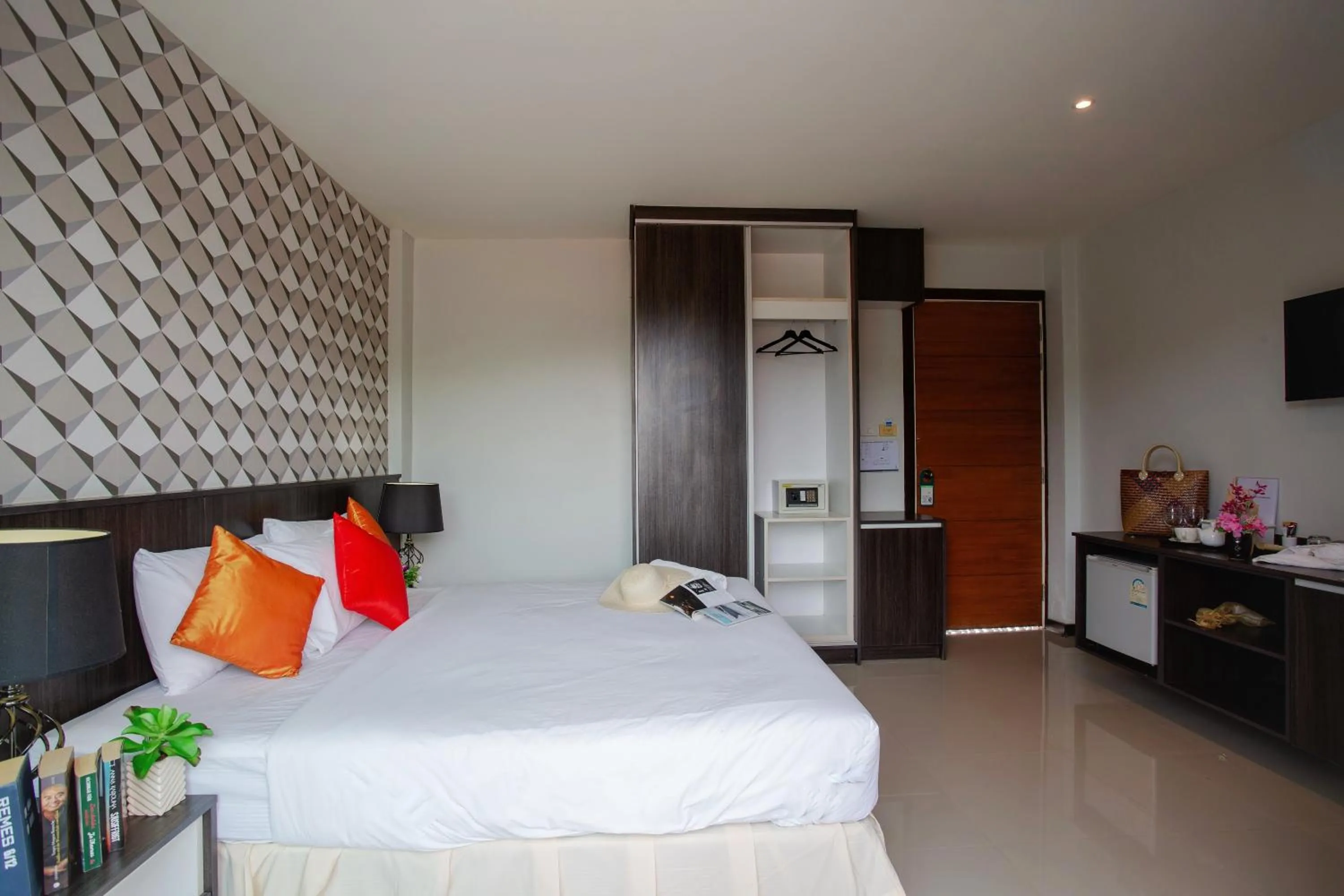 Bed in The Wings Boutique Hotels Krabi Ko Lanta
