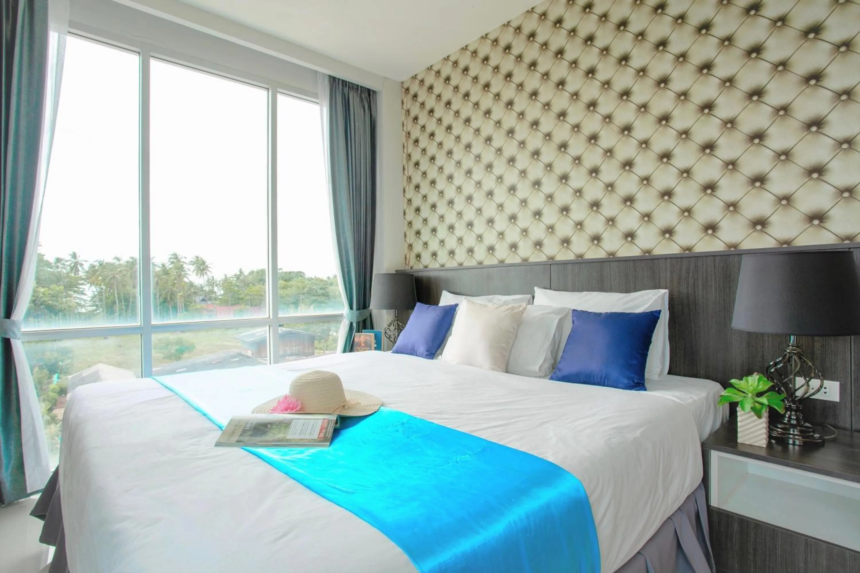 Bed in The Wings Boutique Hotels Krabi Ko Lanta