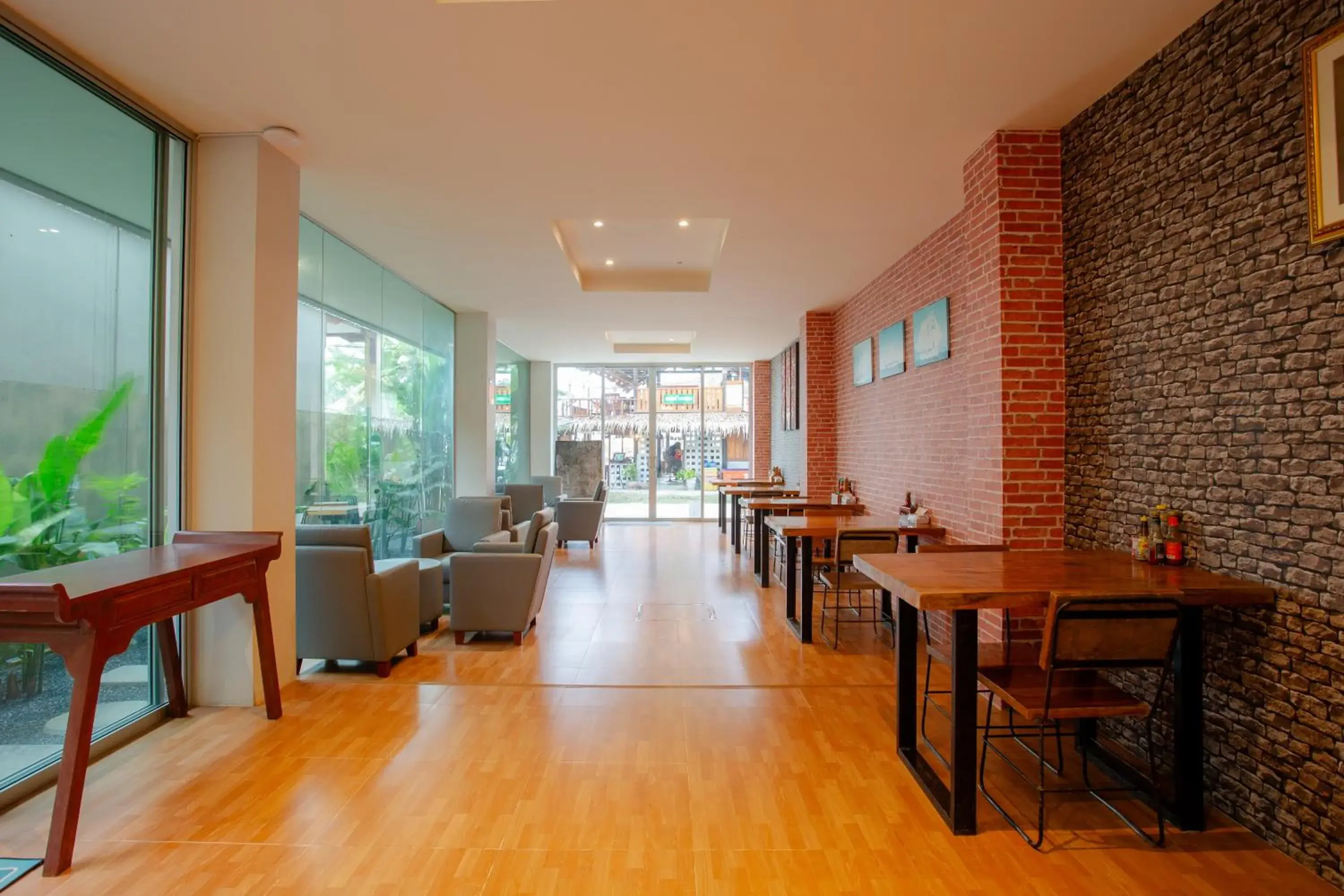 Restaurant/places to eat in The Wings Boutique Hotels Krabi Ko Lanta Restaurant/places to eat in The Wings Boutique Hotels Krabi Ko Lanta