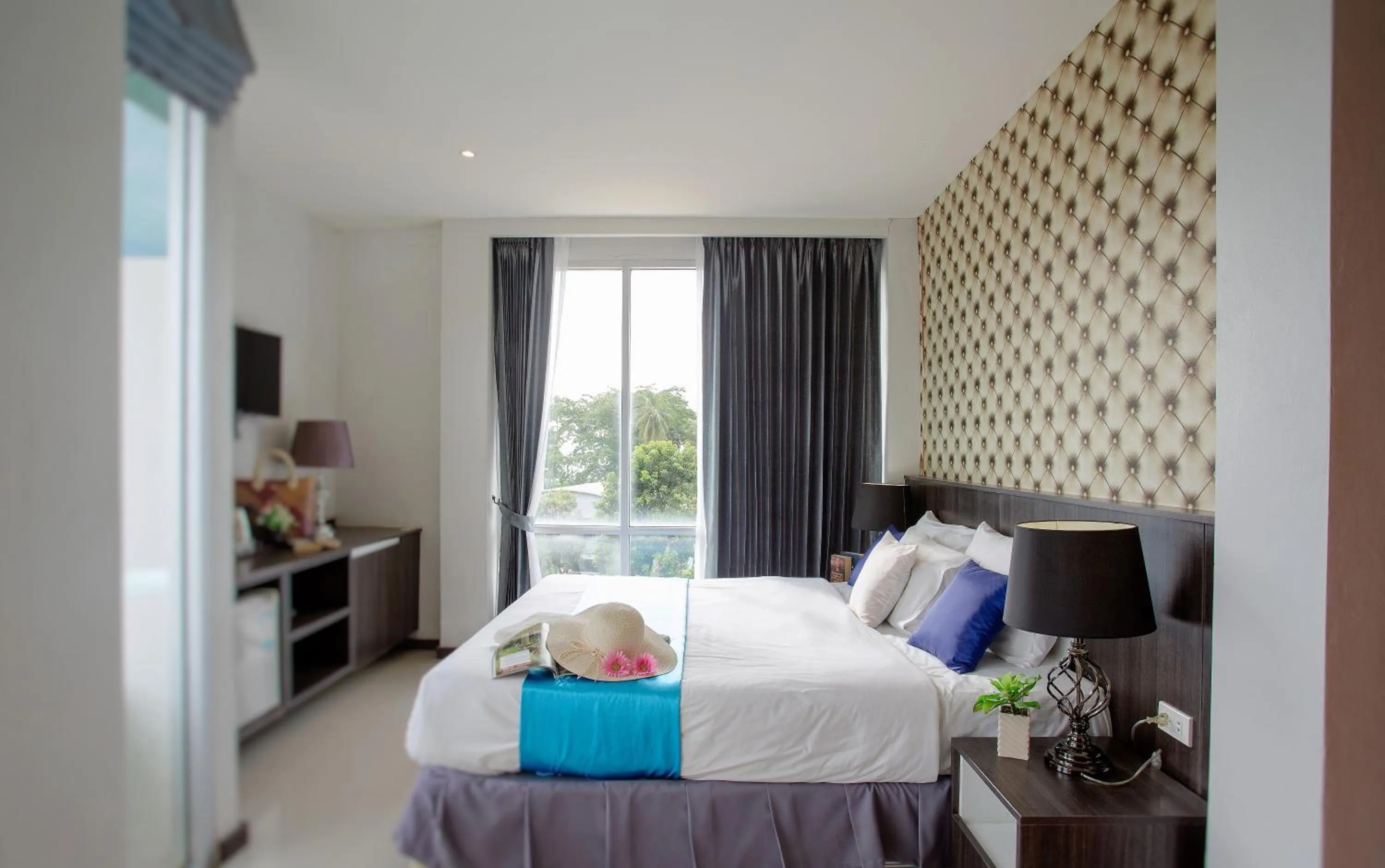 Bed in The Wings Boutique Hotels Krabi Ko Lanta