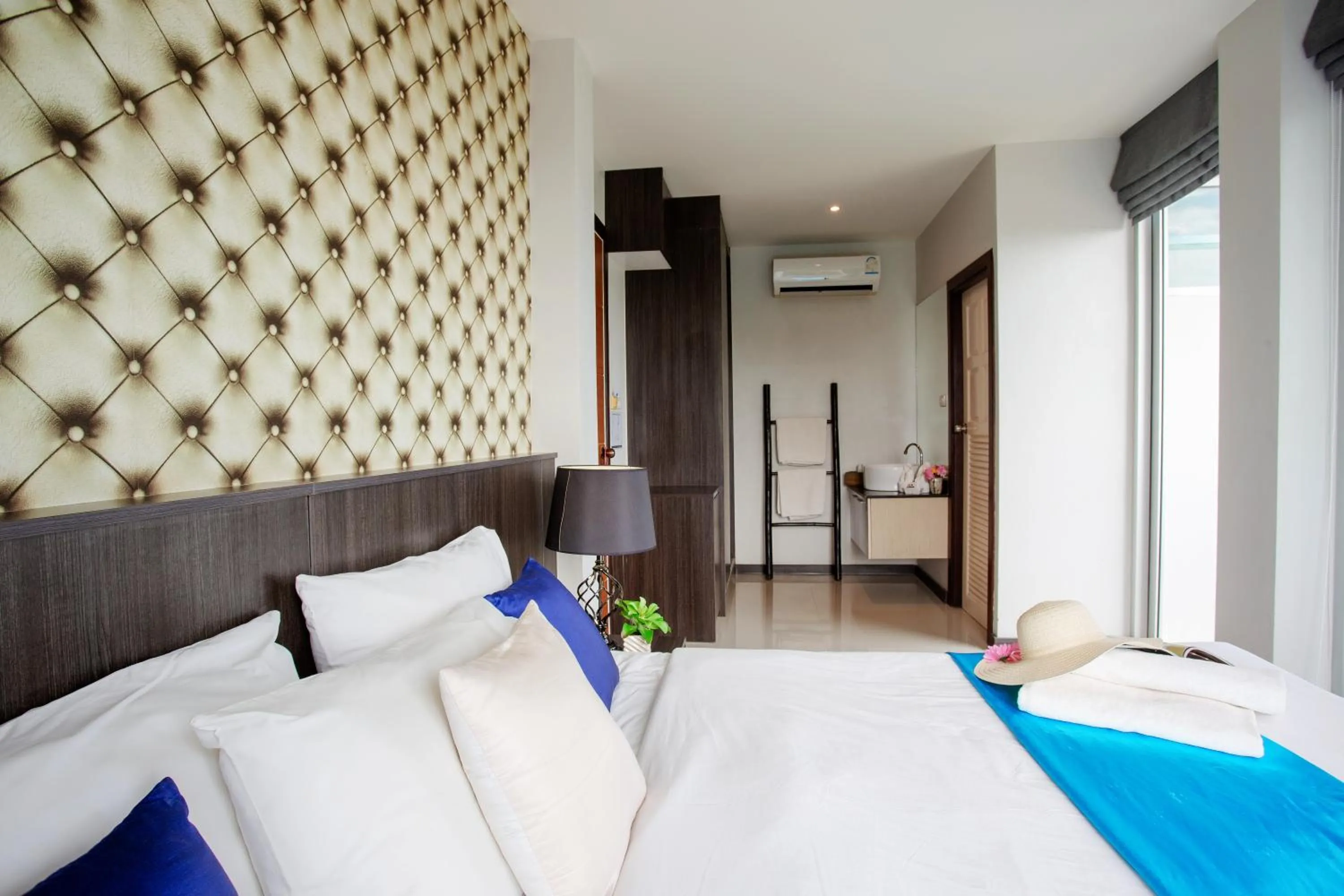 Bed in The Wings Boutique Hotels Krabi Ko Lanta