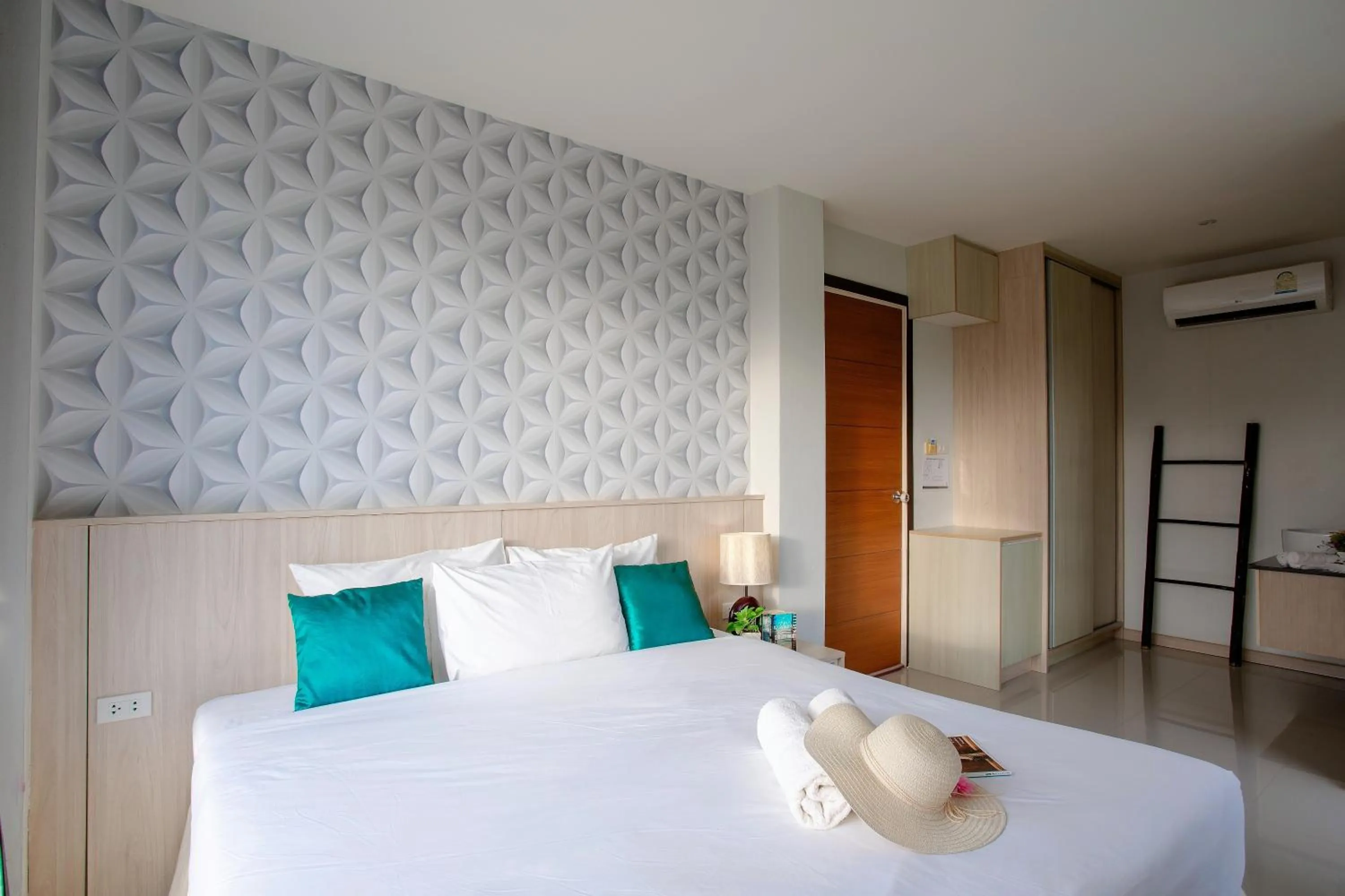 Bed in The Wings Boutique Hotels Krabi Ko Lanta