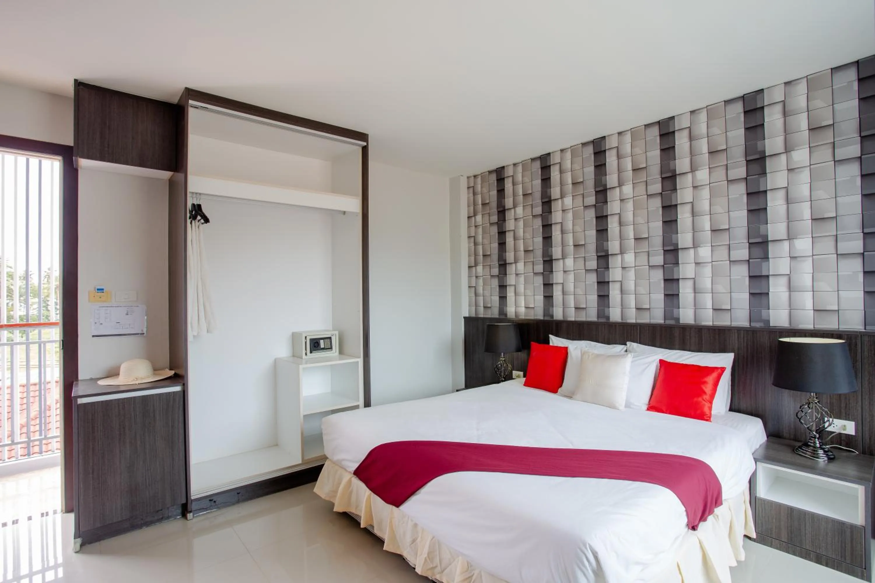 Bed in The Wings Boutique Hotels Krabi Ko Lanta